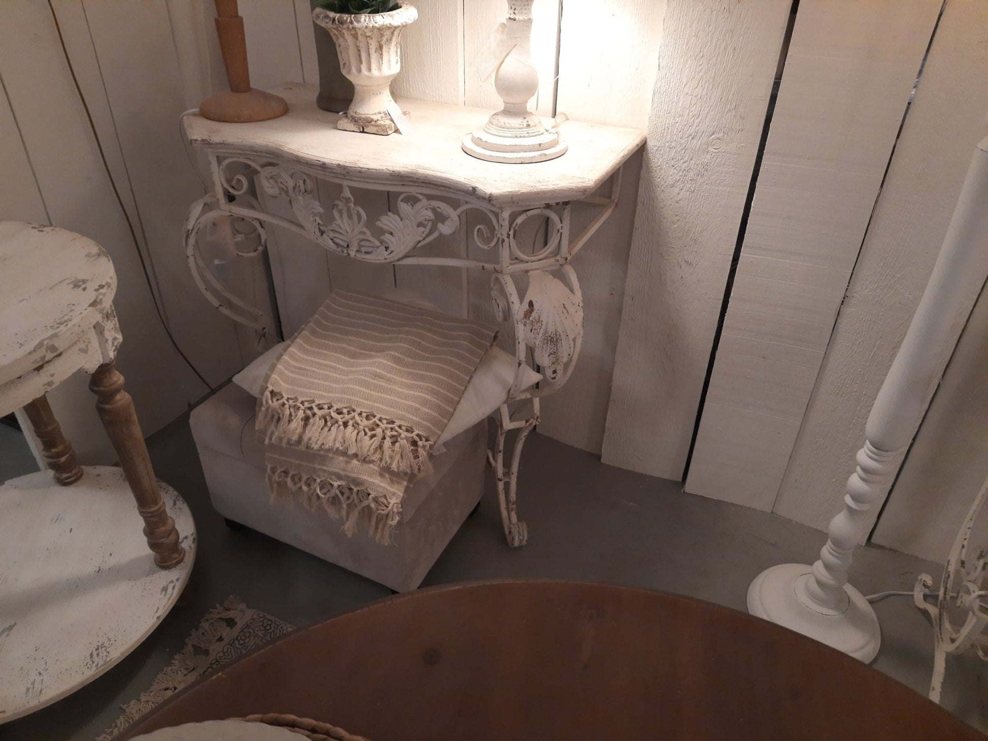 Konsolentisch Shabby Chic Weiß - Schmiedeeisen & Holz Landhaus {{ Shabby Chic und Landhaus Deko }} {{ www.Stein-Alt.de }}