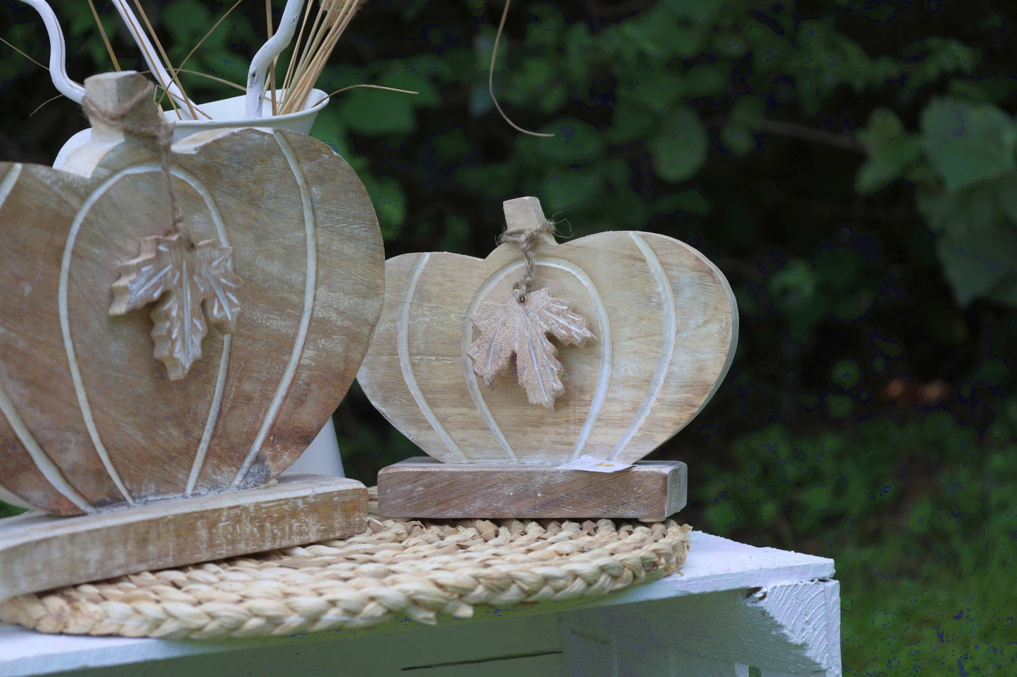 Kürbis Deko Holz Herbst - Ahornblatt Figur Herbstdekoration Halloween stehend {{ Shabby Chic und Landhaus Deko }} {{ www.Stein-Alt.de }}