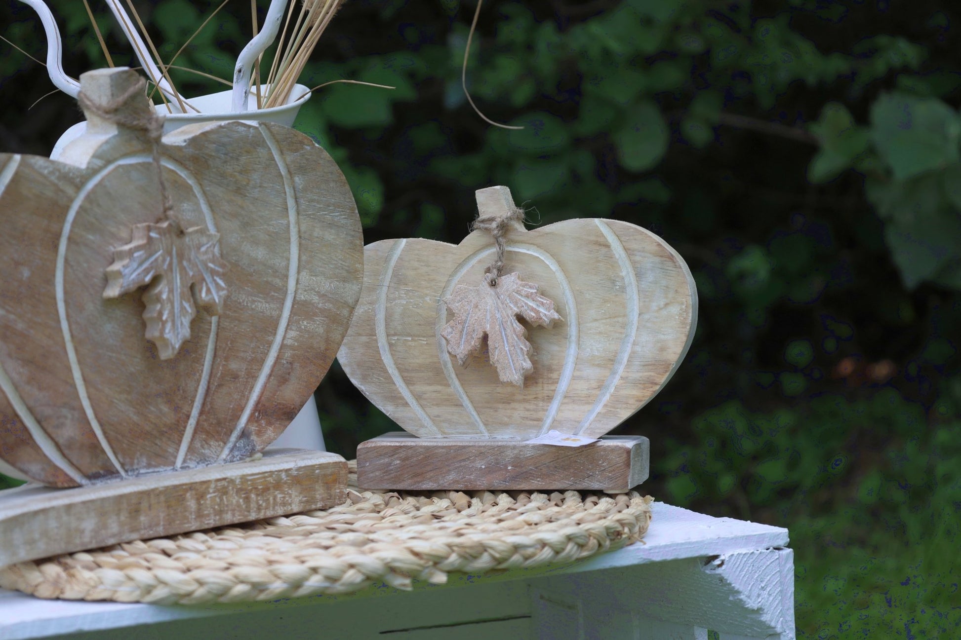 Kürbis Deko Holz Herbst - Ahornblatt Figur Herbstdekoration Halloween stehend {{ Shabby Chic und Landhaus Deko }} {{ www.Stein-Alt.de }}