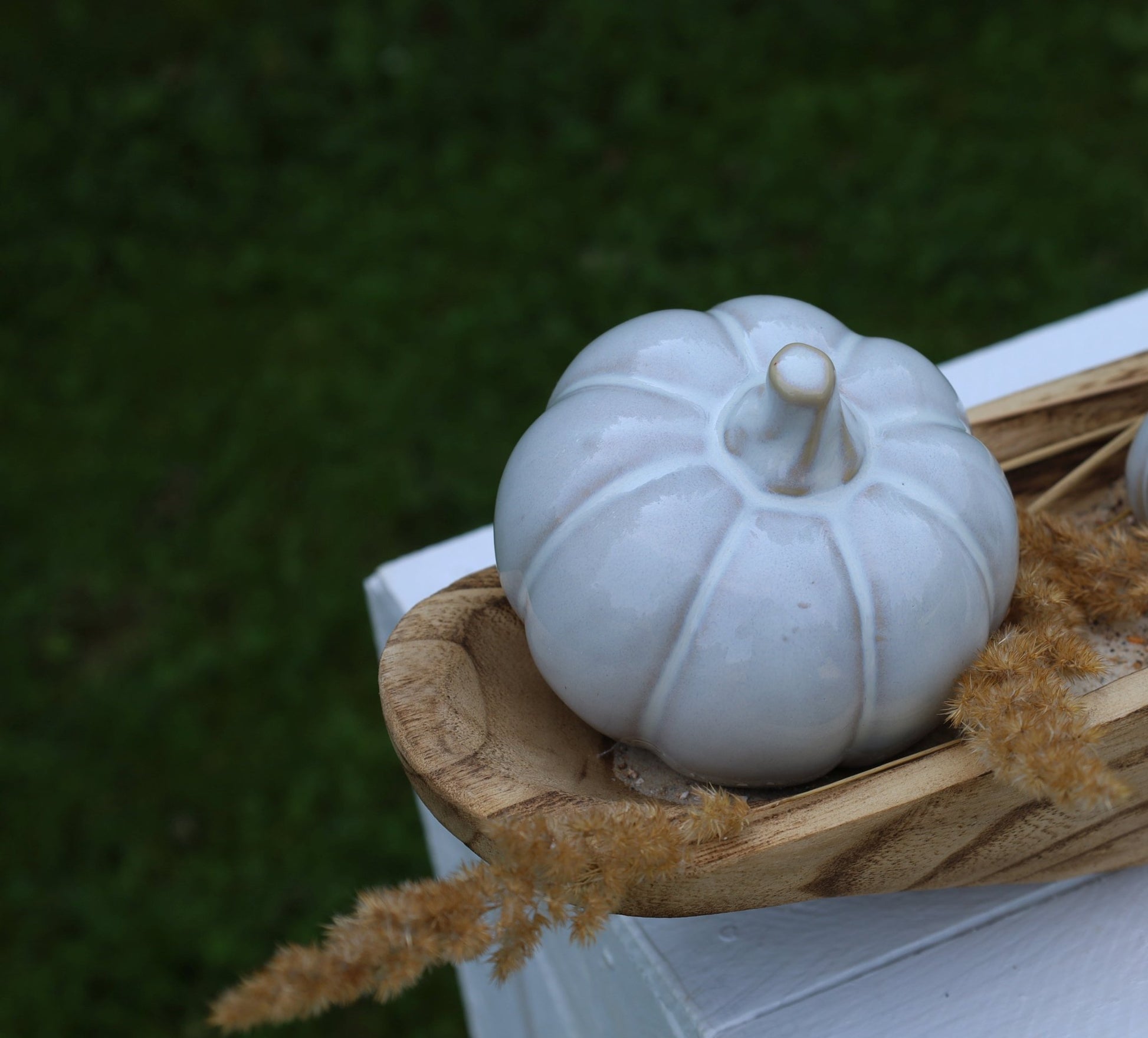 Kürbis Deko aus Porzellan Grau-Weiß – Herbstdekoration Landhausstil 11 x 10 cm {{ Shabby Chic und Landhaus Deko }} {{ www.Stein-Alt.de }}