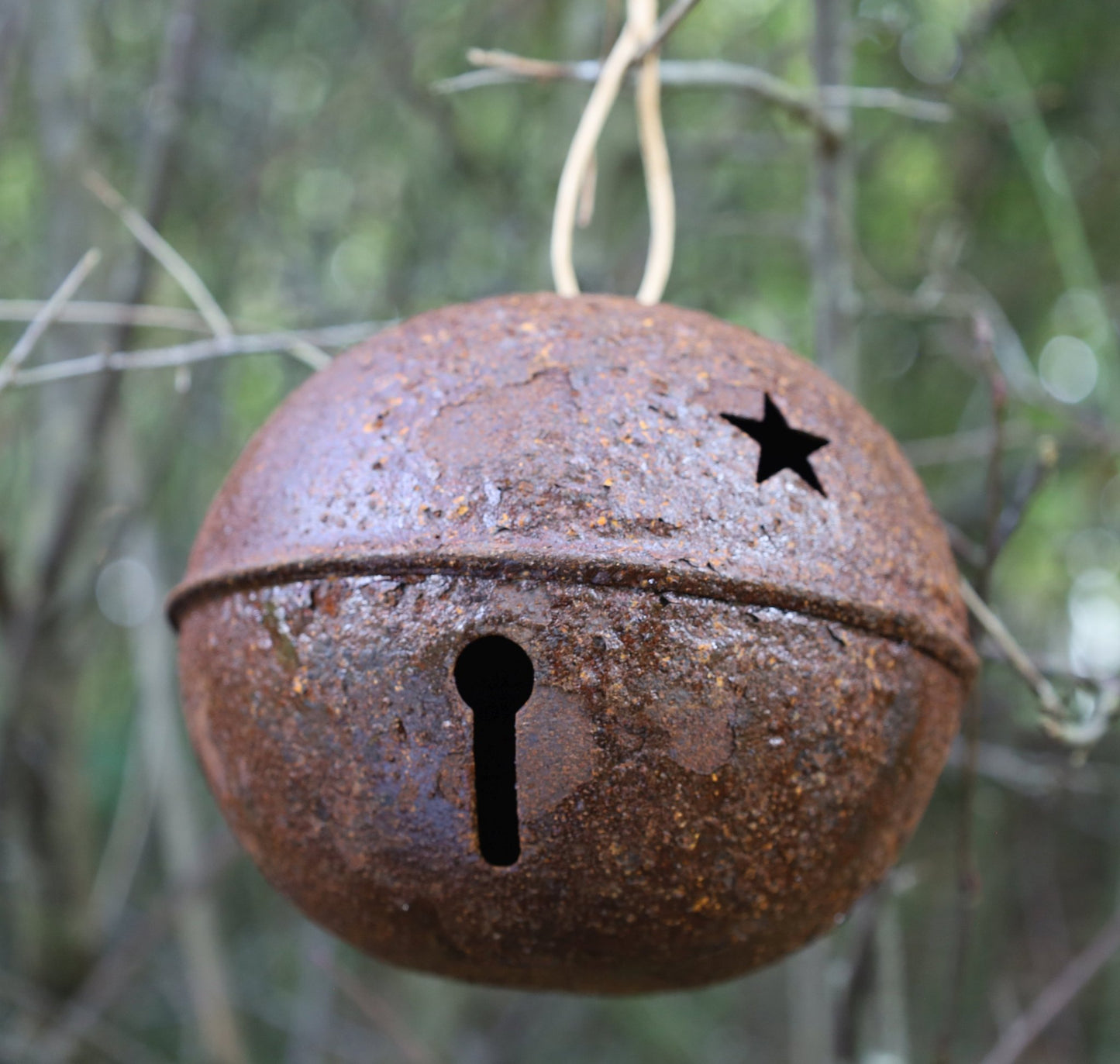 Kugel-Glocken / Hexenglöckchen, rostoptik aus Metall in Braun {{ Shabby Chic und Landhaus Deko }} {{ www.Stein-Alt.de }}