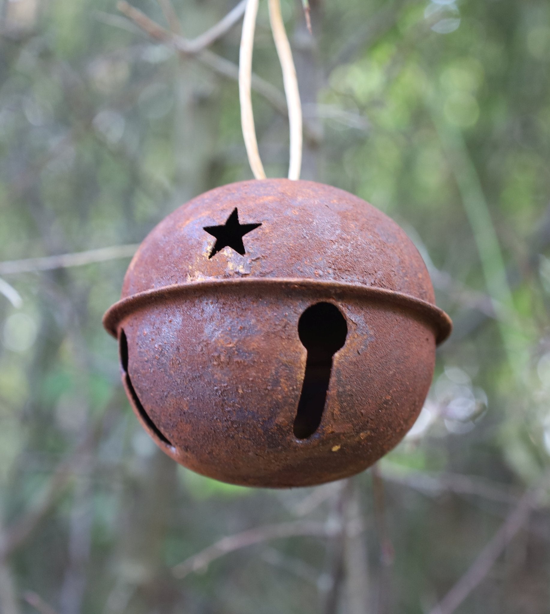 Kugel-Glocken / Hexenglöckchen, rostoptik aus Metall in Braun {{ Shabby Chic und Landhaus Deko }} {{ www.Stein-Alt.de }}
