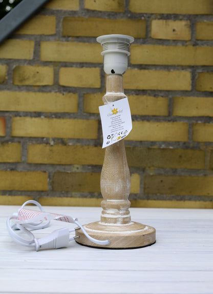 Lampenfuß / Lampensockel Lampenfuß Holz Braun E27 - Lampensockel ohne Schirm Landhausstil Shabby Chic und Landhaus Deko bei www.Stein-Alt.de