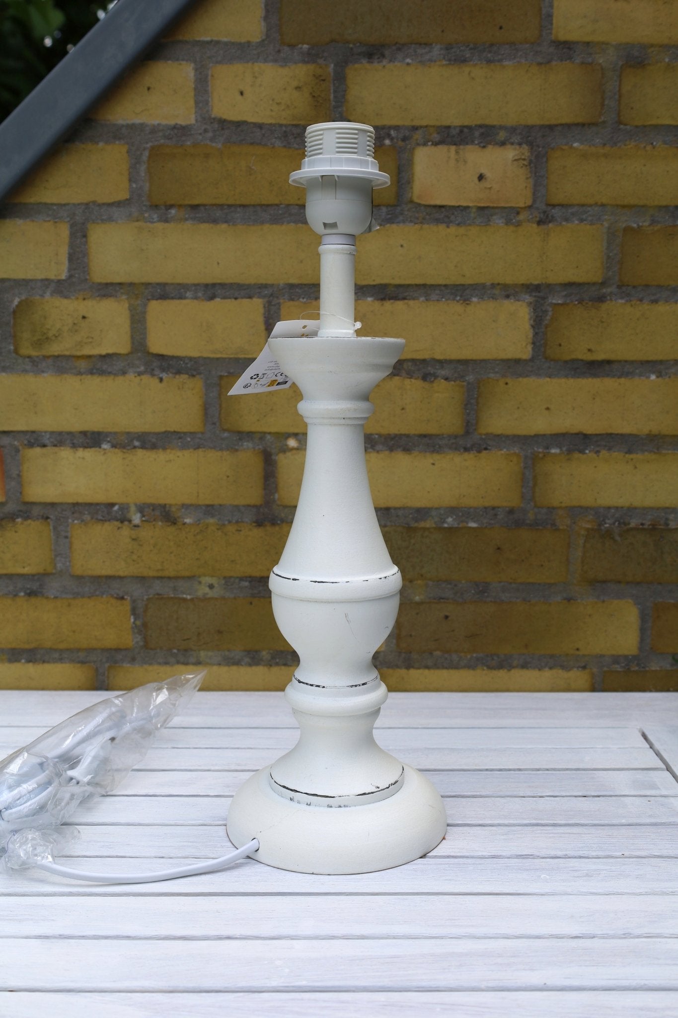 Lampenfuß Holz Weiß Shabby Chic - Lampensockel E27 Fassung ohne Schirm {{ Shabby Chic und Landhaus Deko }} {{ www.Stein-Alt.de }}