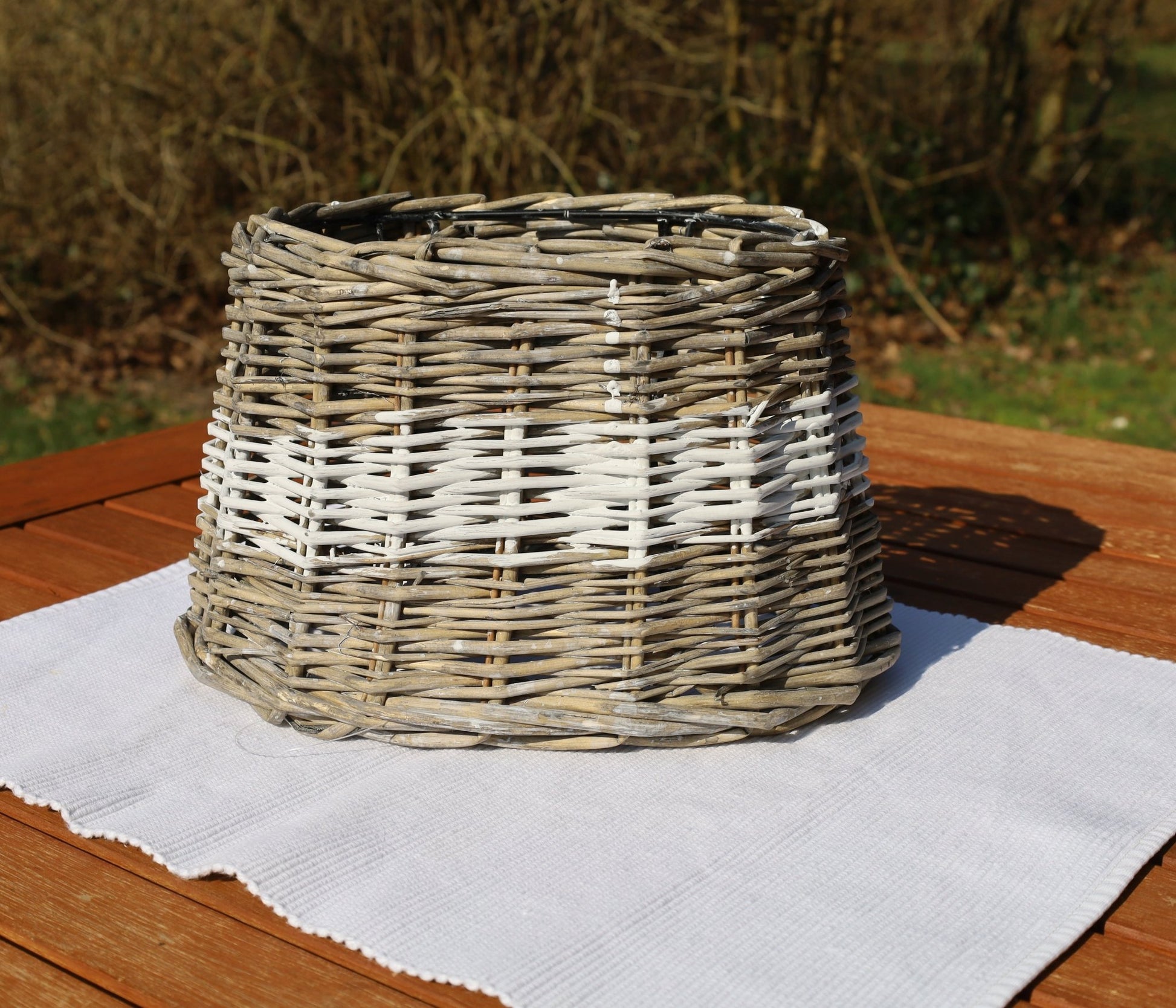 Lampenschirm Rattan Braun Weiß - Landhausstil & Maritim - Verschiedene Größen Oval: 25x18x16 cm {{ Shabby Chic und Landhaus Deko }} {{ www.Stein-Alt.de }}