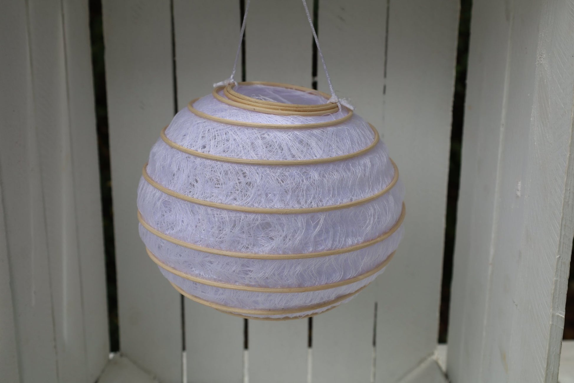 Lampion aus Baumwolle Weiß Ø 20cm - Romantische Gartendekoration {{ Shabby Chic und Landhaus Deko }} {{ www.Stein-Alt.de }}