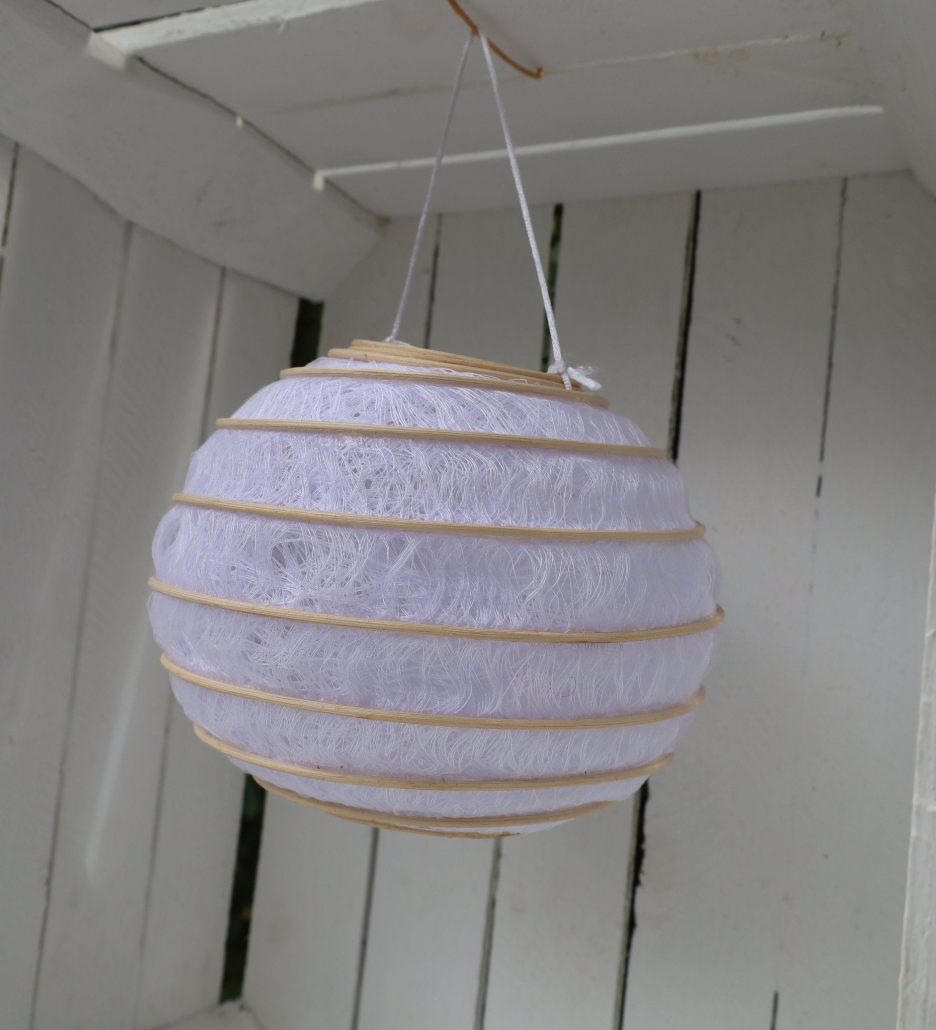 Lampion aus Baumwolle Weiß Ø 20cm - Romantische Gartendekoration {{ Shabby Chic und Landhaus Deko }} {{ www.Stein-Alt.de }}
