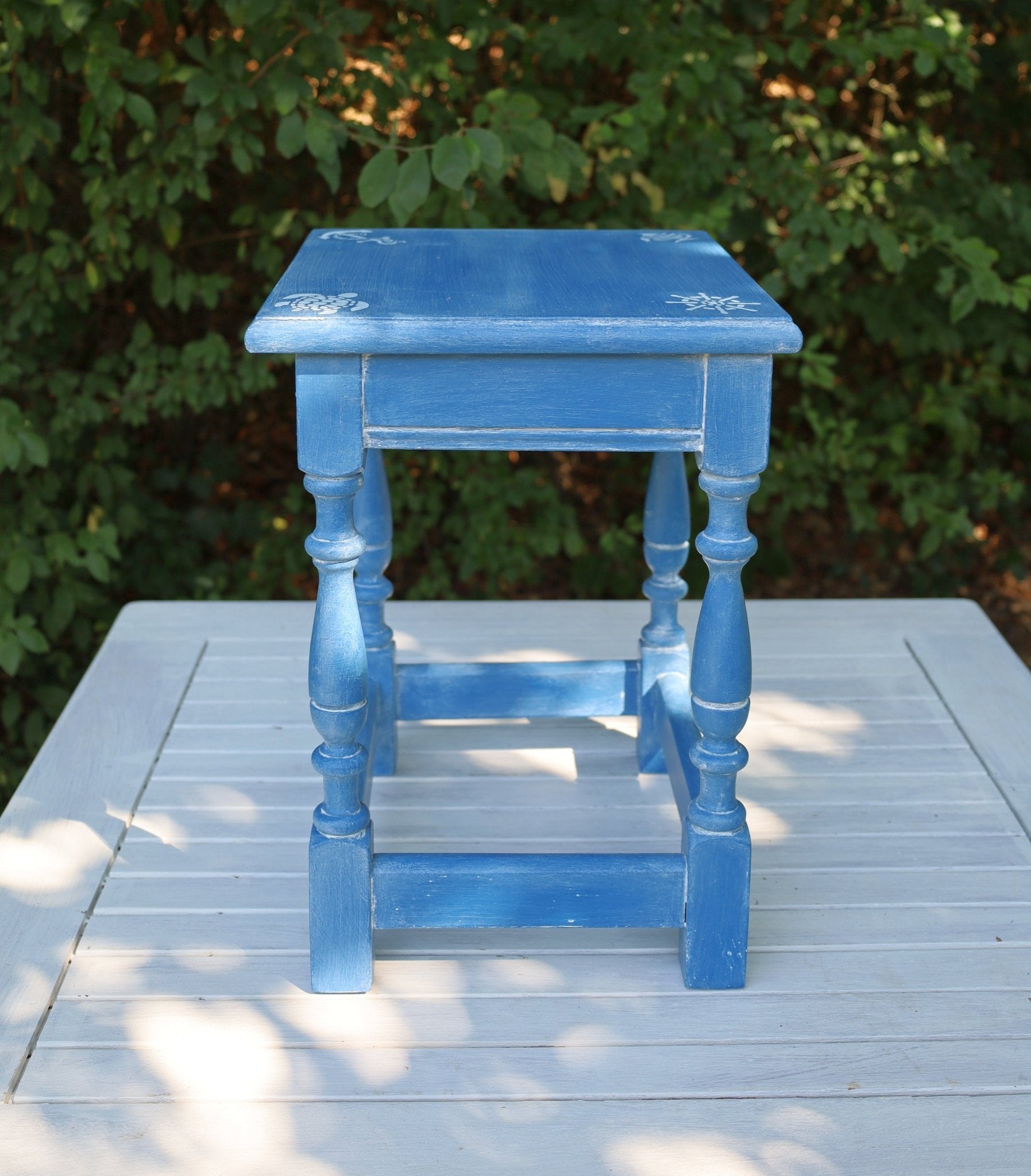 Maritime Beistelltische Blau – 3er Set aus Eiche massiv, Shabby Chic Upcycling {{ Shabby Chic und Landhaus Deko }} {{ www.Stein-Alt.de }}