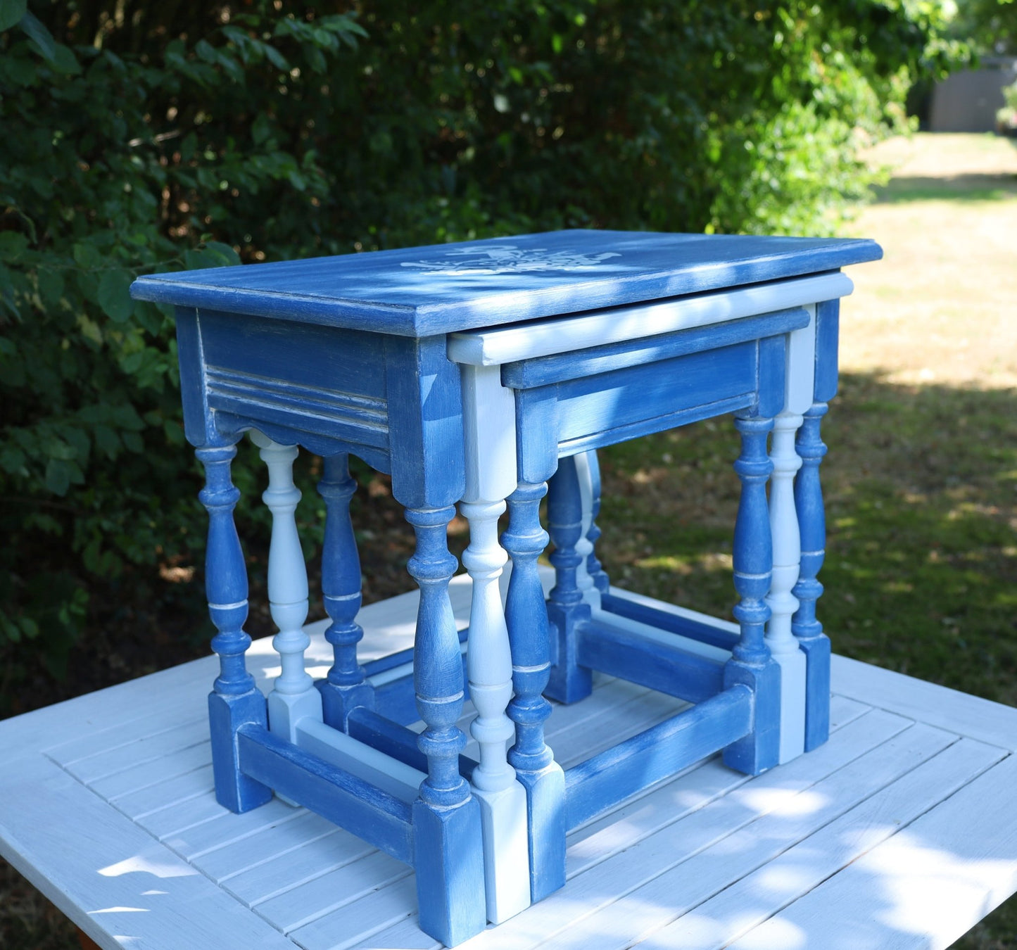 Maritime Beistelltische Blau – 3er Set aus Eiche massiv, Shabby Chic Upcycling {{ Shabby Chic und Landhaus Deko }} {{ www.Stein-Alt.de }}