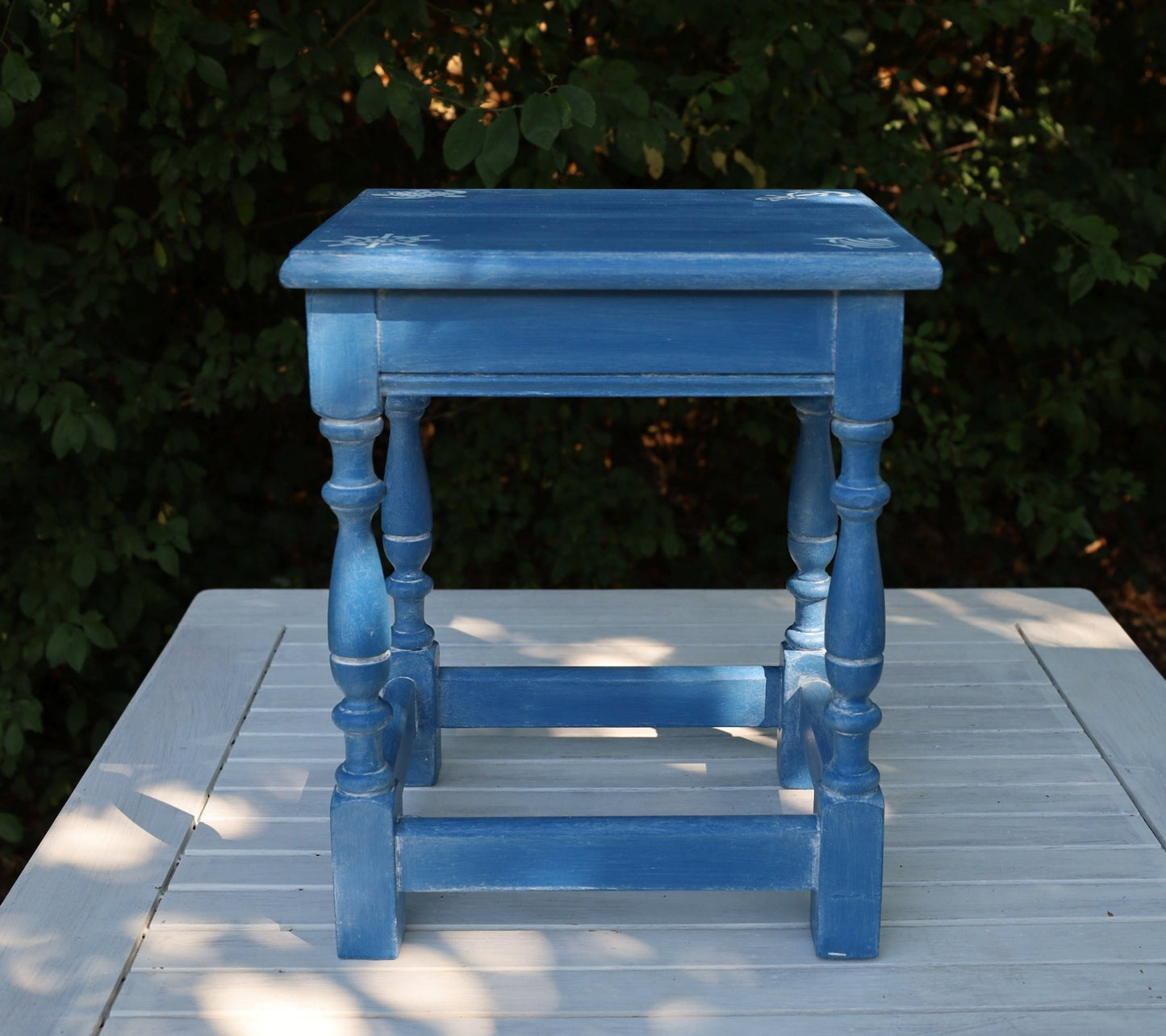 Maritime Beistelltische Blau – 3er Set aus Eiche massiv, Shabby Chic Upcycling {{ Shabby Chic und Landhaus Deko }} {{ www.Stein-Alt.de }}