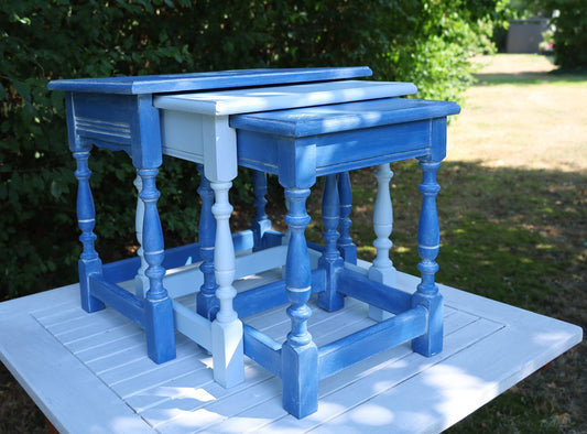 Maritime Beistelltische Blau – 3er Set aus Eiche massiv, Shabby Chic Upcycling {{ Shabby Chic und Landhaus Deko }} {{ www.Stein-Alt.de }}