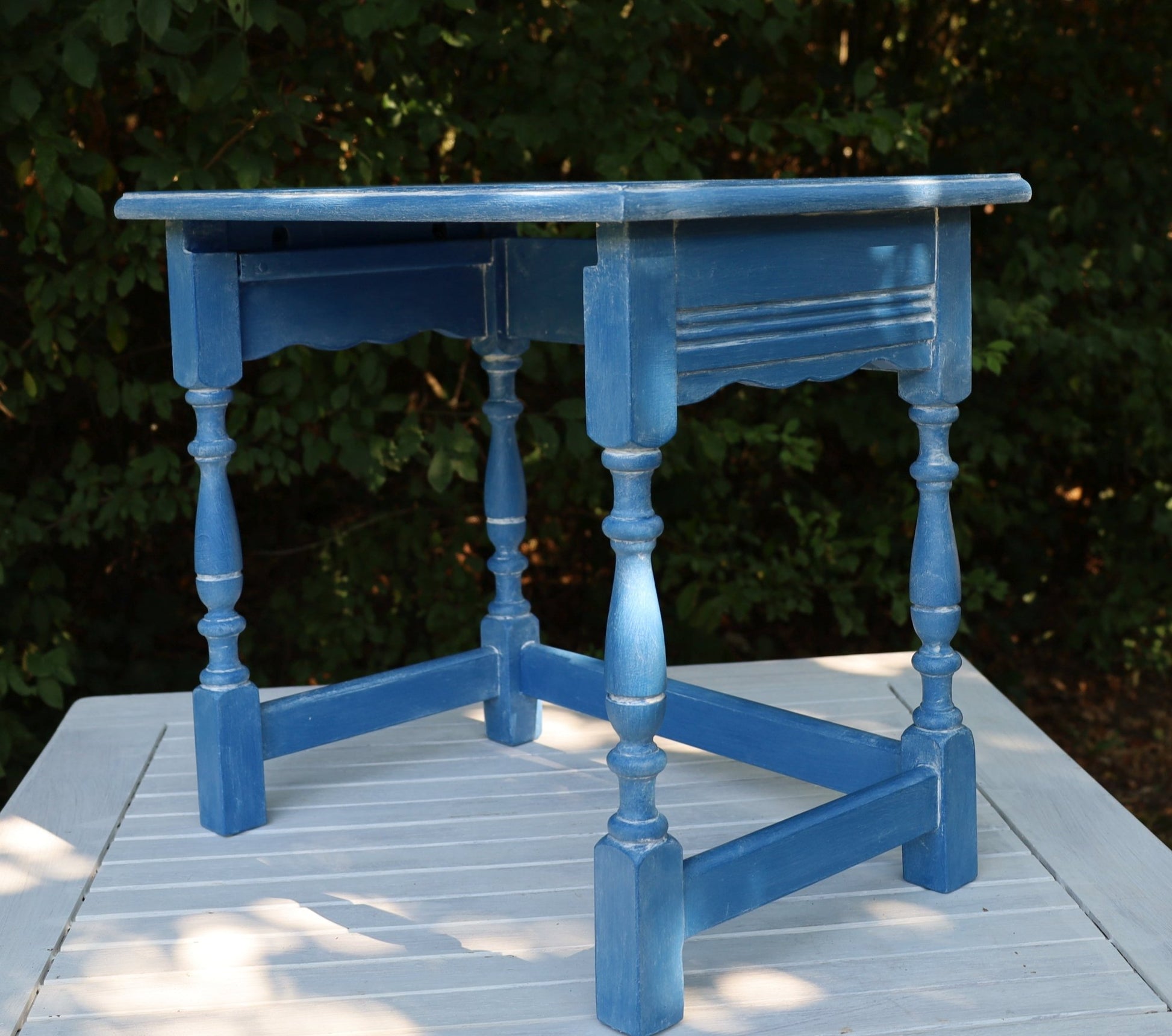 Maritime Beistelltische Blau – 3er Set aus Eiche massiv, Shabby Chic Upcycling {{ Shabby Chic und Landhaus Deko }} {{ www.Stein-Alt.de }}