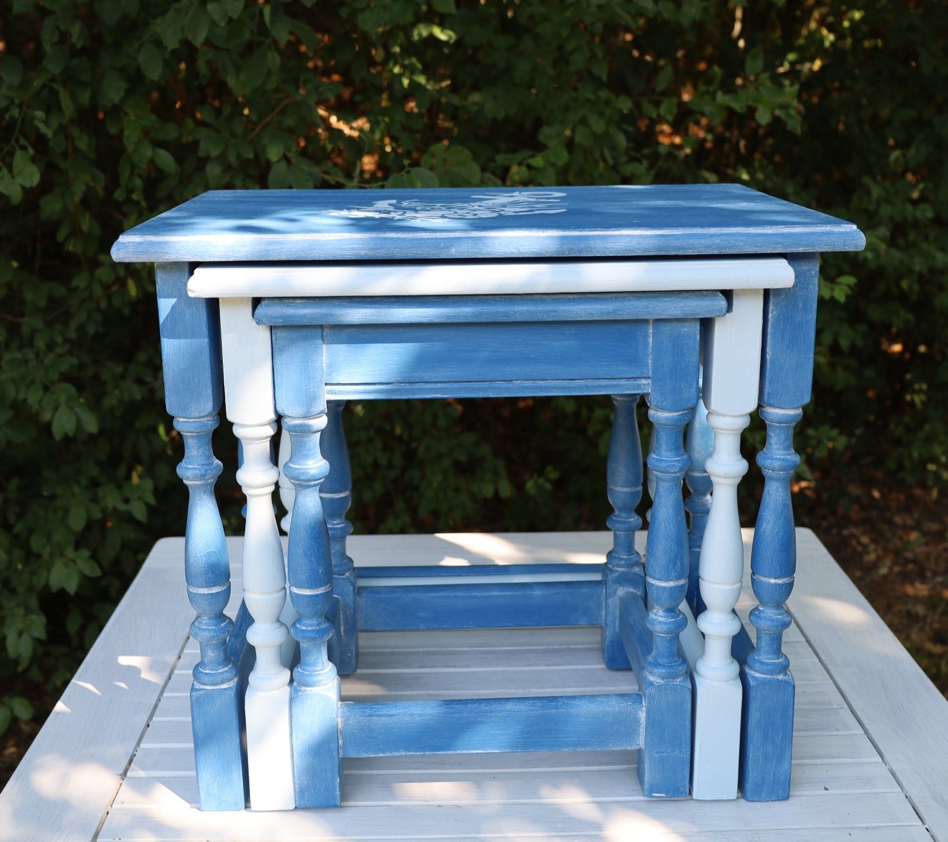 Maritime Beistelltische Blau – 3er Set aus Eiche massiv, Shabby Chic Upcycling {{ Shabby Chic und Landhaus Deko }} {{ www.Stein-Alt.de }}