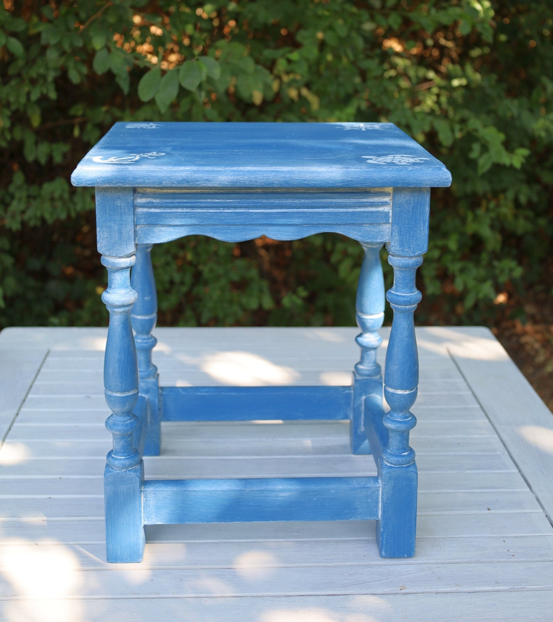 Maritime Beistelltische Blau – 3er Set aus Eiche massiv, Shabby Chic Upcycling {{ Shabby Chic und Landhaus Deko }} {{ www.Stein-Alt.de }}