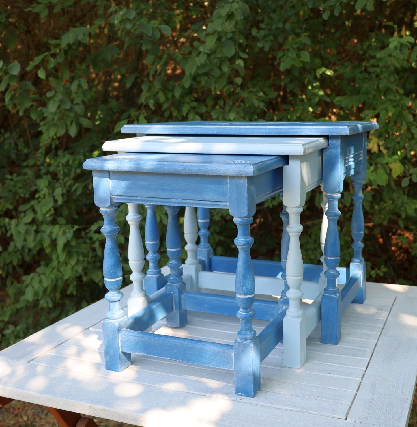 Maritime Beistelltische Blau – 3er Set aus Eiche massiv, Shabby Chic Upcycling {{ Shabby Chic und Landhaus Deko }} {{ www.Stein-Alt.de }}