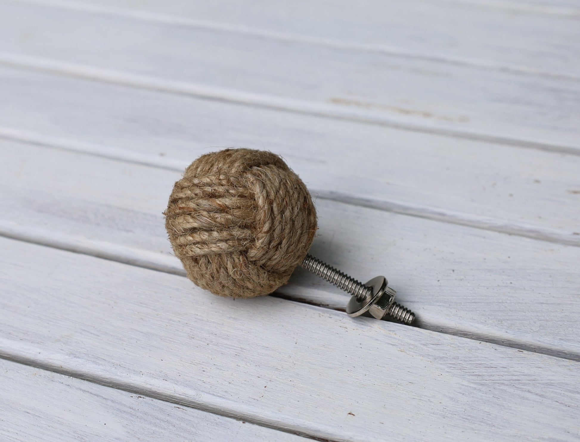 Maritimer Möbelknauf / Schubladengriff: Seilknoten aus Jute {{ Shabby Chic und Landhaus Deko }} {{ www.Stein-Alt.de }}