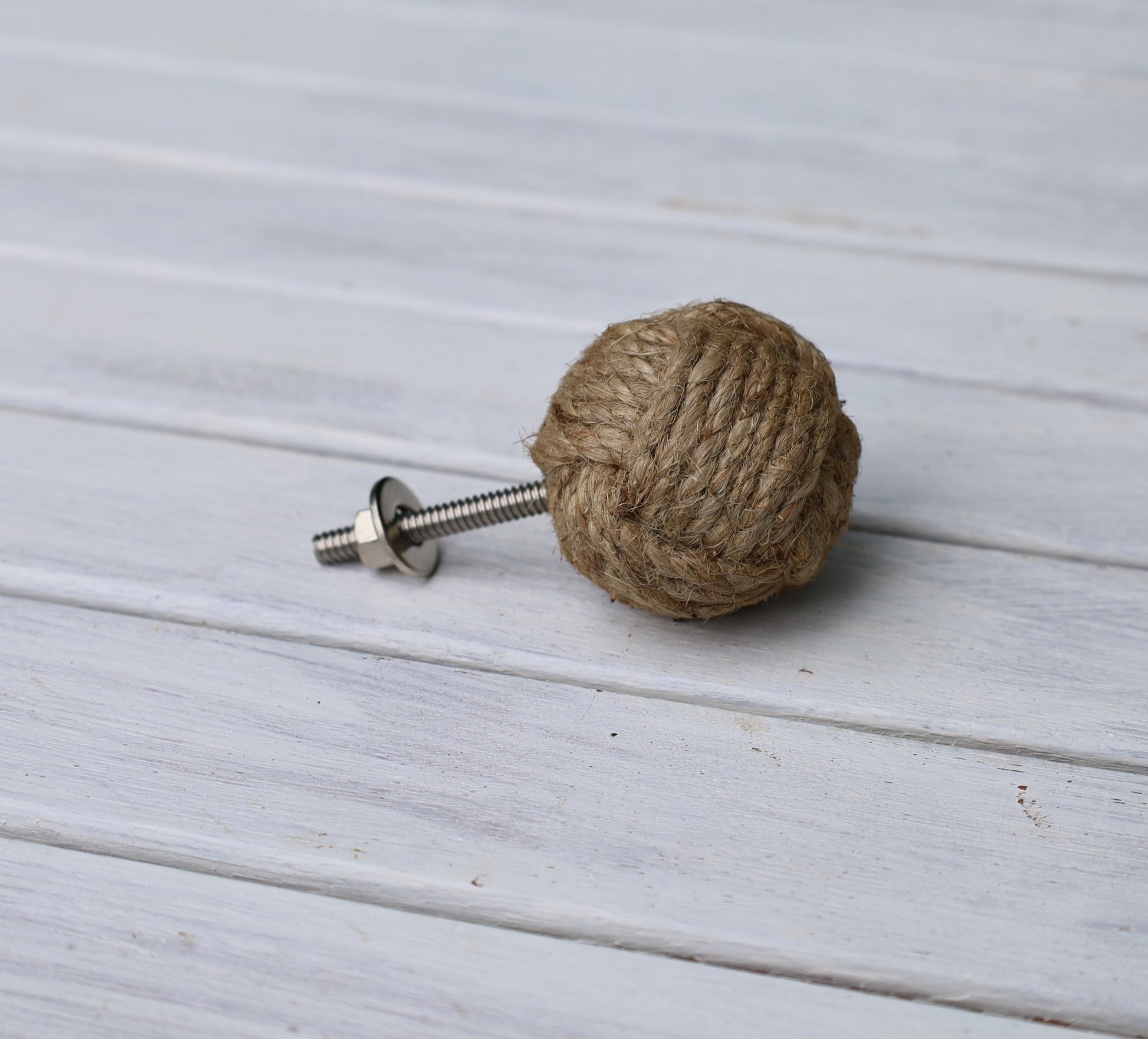 Maritimer Möbelknauf / Schubladengriff: Seilknoten aus Jute {{ Shabby Chic und Landhaus Deko }} {{ www.Stein-Alt.de }}