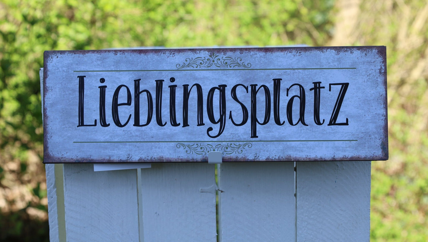 Metall-Schild „Lieblingsplatz“ | Vintage Wand- & Gartendeko 30×10 cm {{ Shabby Chic und Landhaus Deko }} {{ www.Stein-Alt.de }}