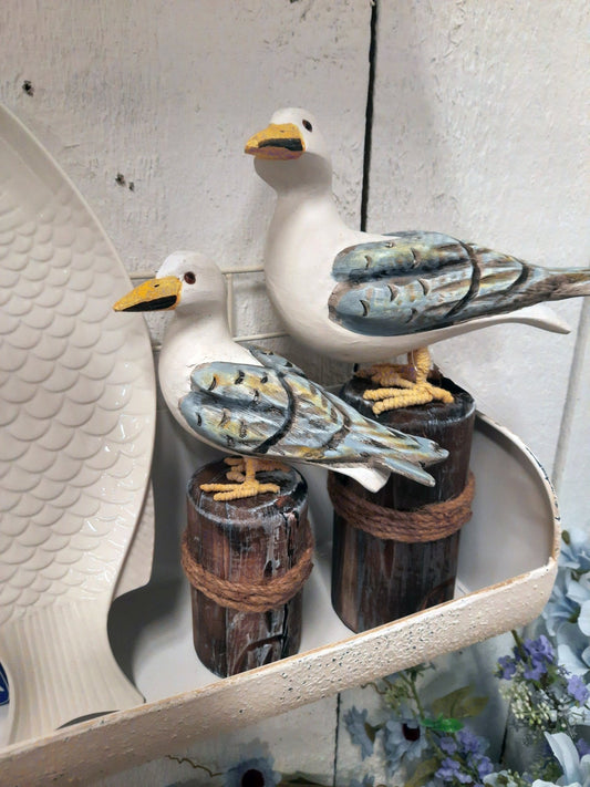 Möwen aus Holz 2er Set - Maritime Deko Figuren Blau-Weiß auf Polder {{ Shabby Chic und Landhaus Deko }} {{ www.Stein-Alt.de }}