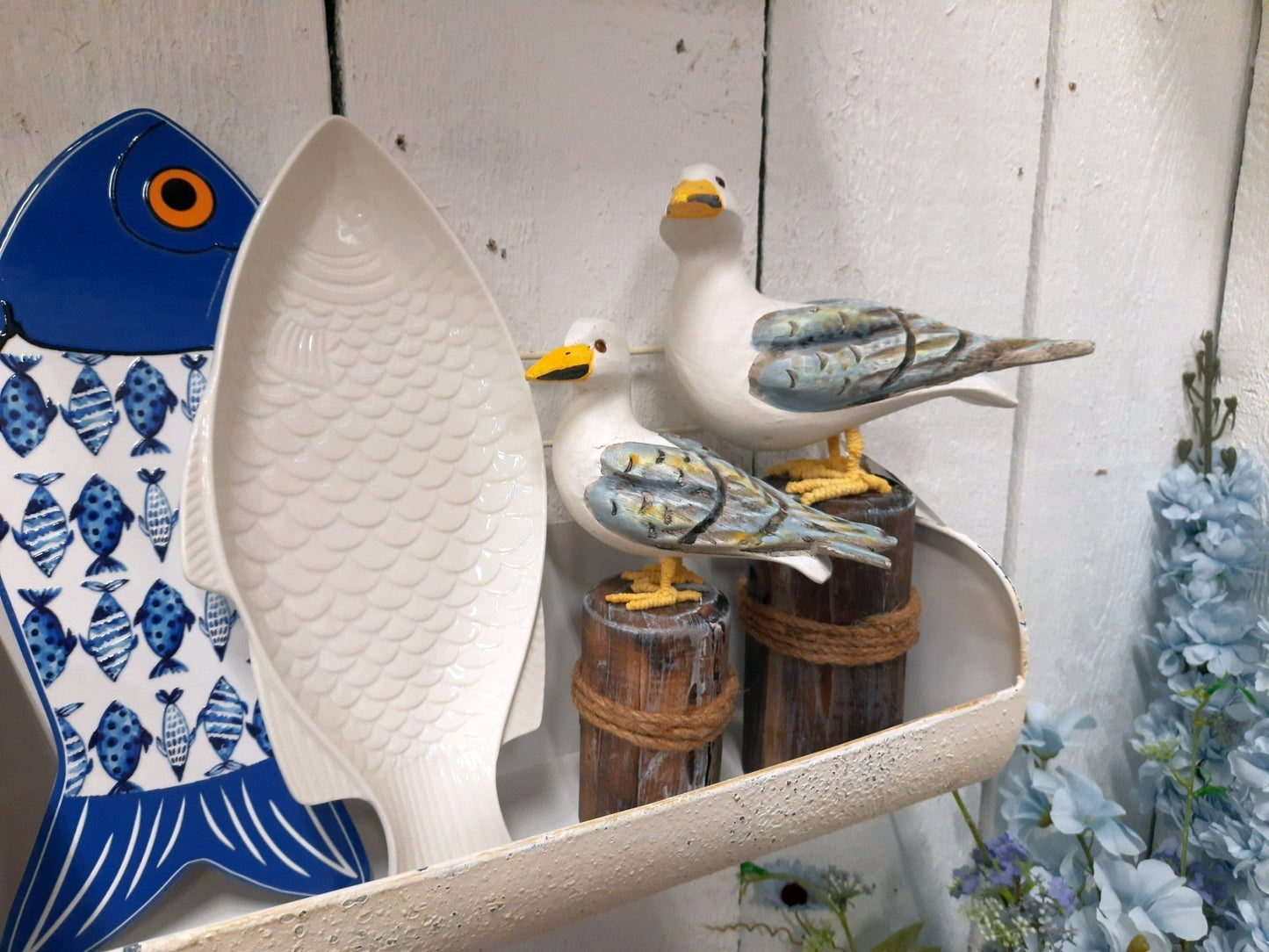 Möwen aus Holz 2er Set - Maritime Deko Figuren Blau-Weiß auf Polder {{ Shabby Chic und Landhaus Deko }} {{ www.Stein-Alt.de }}
