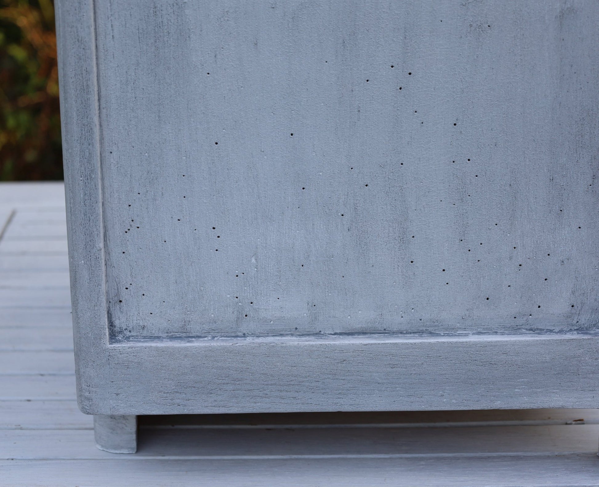 Nachttisch Shabby Chic Grau – Beistelltisch oder Flurschrank aus Massivholz {{ Shabby Chic und Landhaus Deko }} {{ www.Stein-Alt.de }}