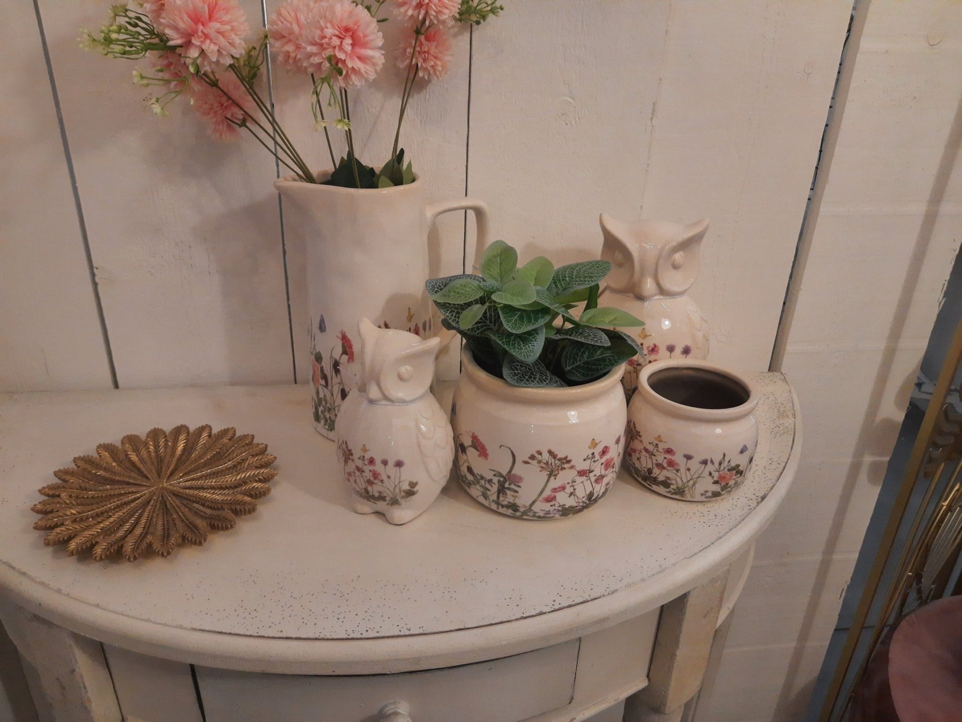 Niedlicher Eule in Beige aus Keramik mit Frühlingswiesen-motiv {{ Shabby Chic und Landhaus Deko }} {{ www.Stein-Alt.de }}