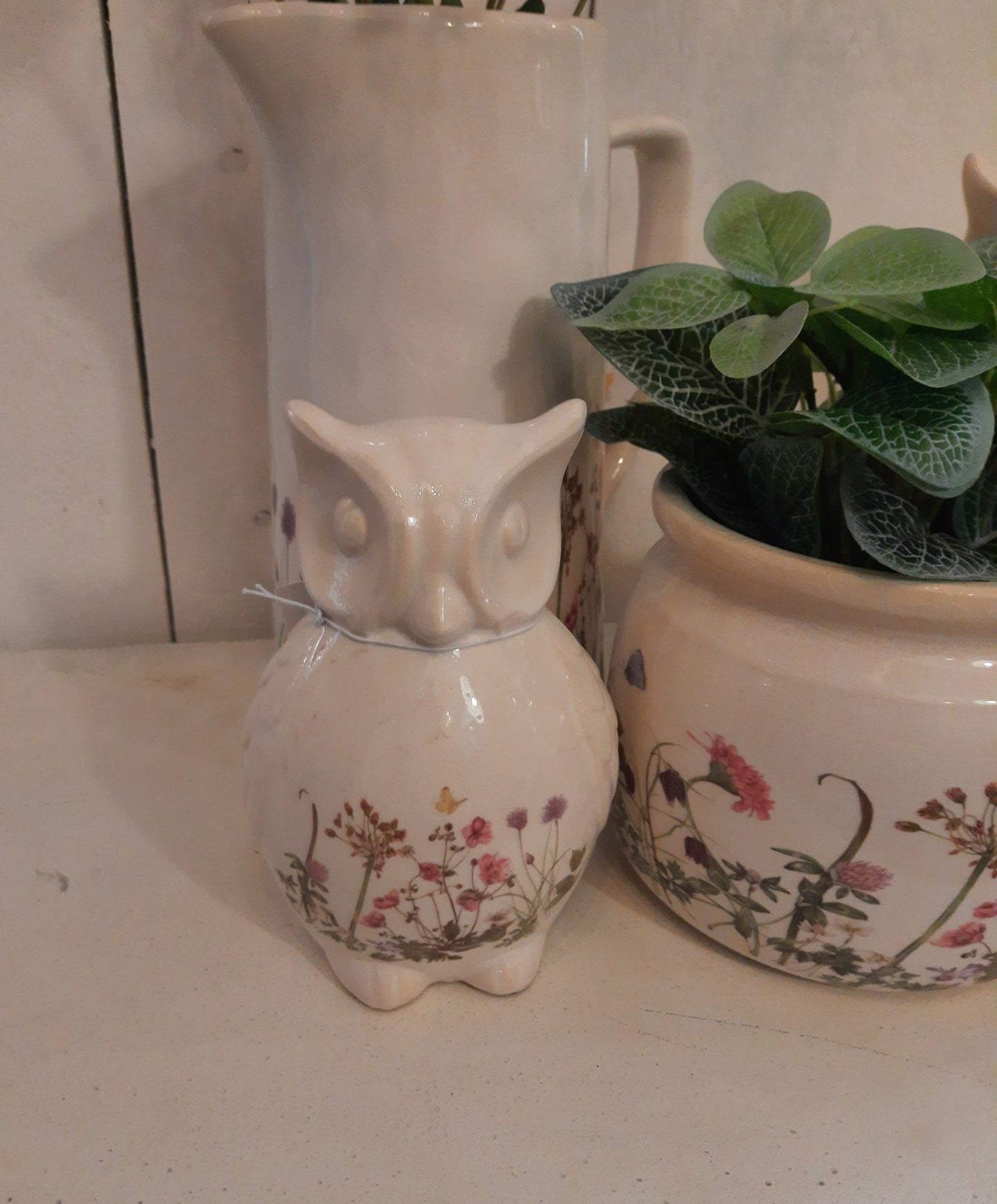 Niedlicher Eule in Beige aus Keramik mit Frühlingswiesen-motiv Groß {{ Shabby Chic und Landhaus Deko }} {{ www.Stein-Alt.de }}