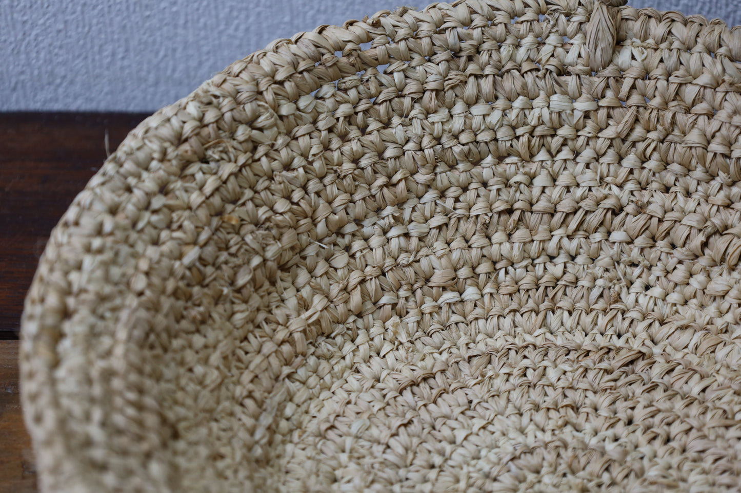 Obstkorb aus Bast Ø 28 cm - Handgeflochtenes Körbchen mit Griffen {{ Shabby Chic und Landhaus Deko }} {{ www.Stein-Alt.de }}