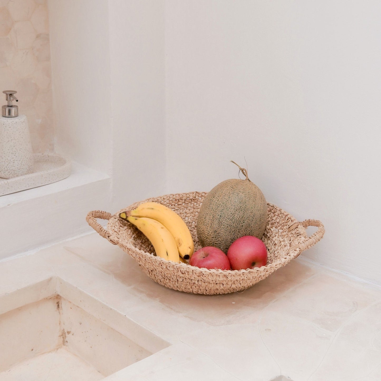 Obstkorb aus Bast Ø 28 cm - Handgeflochtenes Körbchen mit Griffen {{ Shabby Chic und Landhaus Deko }} {{ www.Stein-Alt.de }}