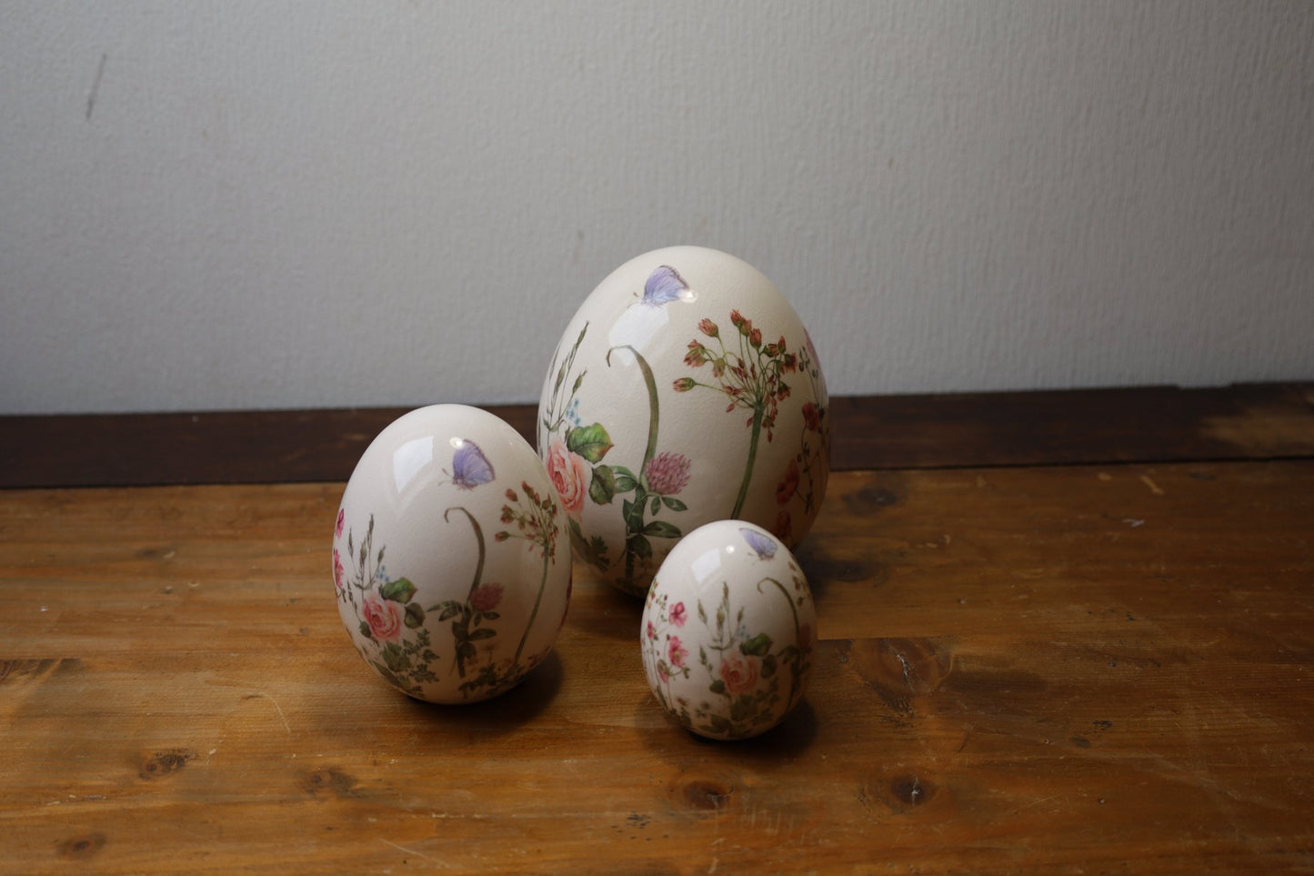 Oster-Ei Keramik Blumenwiese – Frühlingsdeko Landhausstil {{ Shabby Chic und Landhaus Deko }} {{ www.Stein-Alt.de }}
