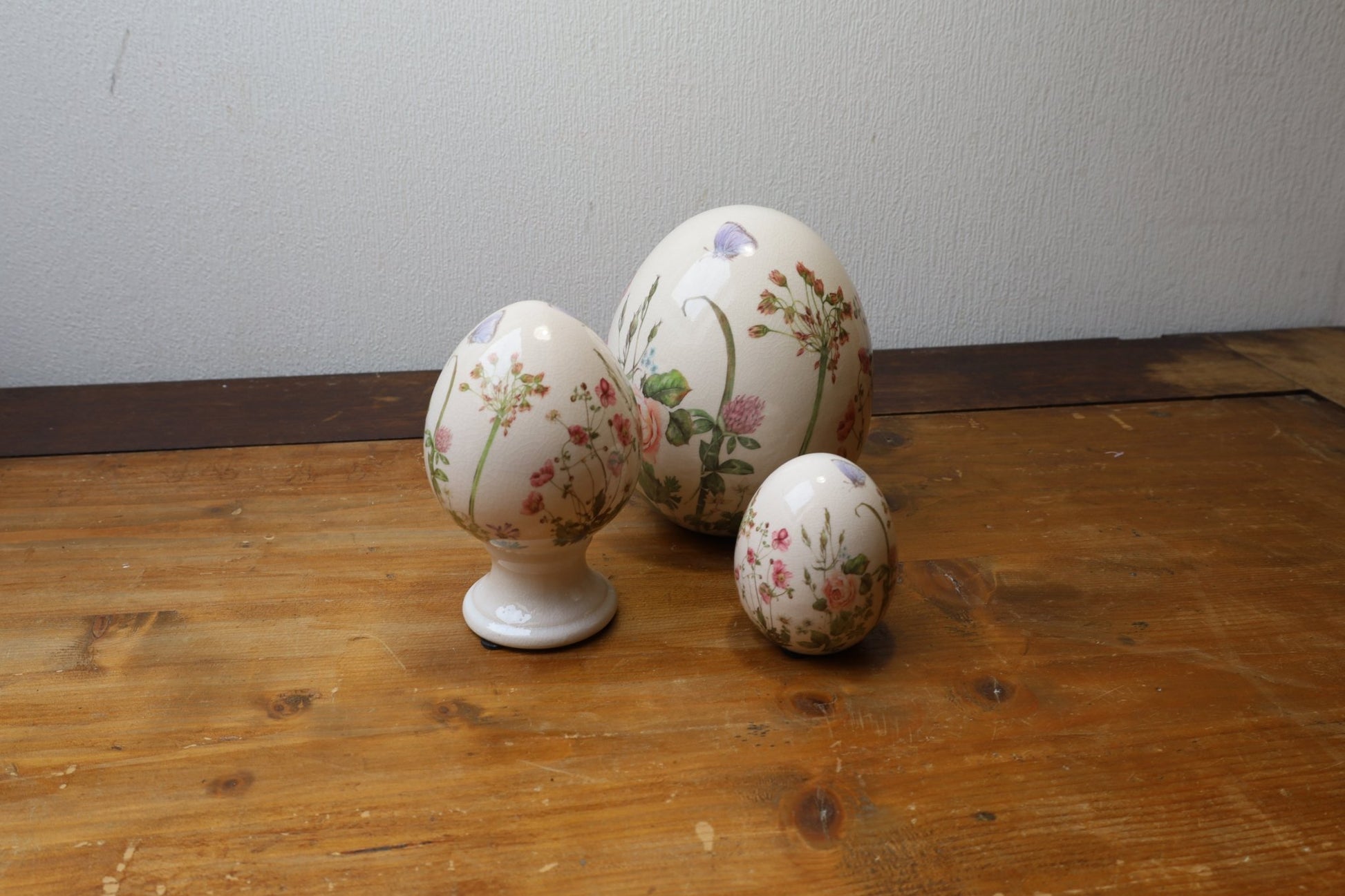 Oster-Ei Keramik Blumenwiese – Frühlingsdeko Landhausstil {{ Shabby Chic und Landhaus Deko }} {{ www.Stein-Alt.de }}