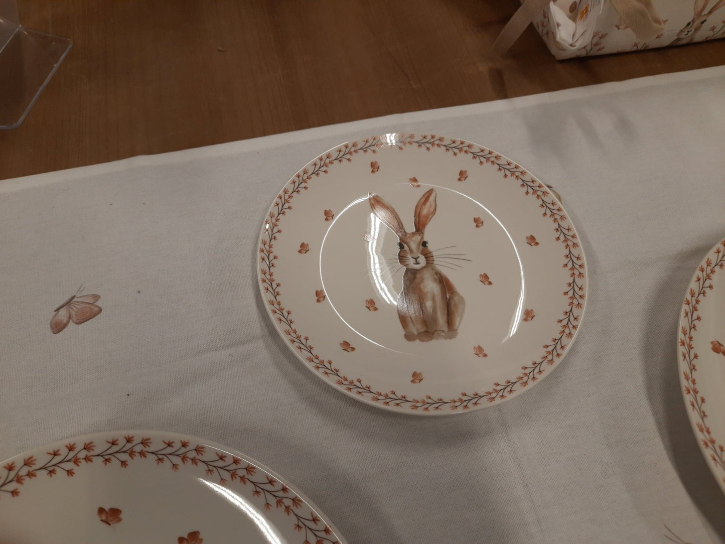 Oster Geschirr Porzellan mit Hasen-Motiv – Teller, Tasse & Schale Landhaus-Stil {{ Shabby Chic und Landhaus Deko }} {{ www.Stein-Alt.de }}
