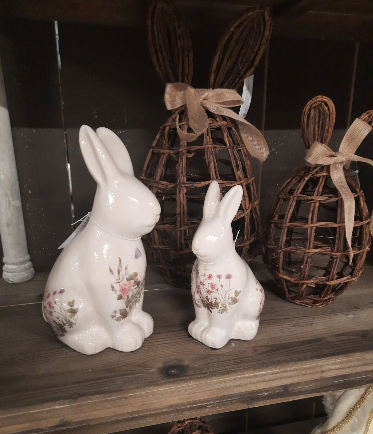 Oster-Hase Keramik Blumenwiese - Frühlingsdeko Landhausstil Clayre & Eef {{ Shabby Chic und Landhaus Deko }} {{ www.Stein-Alt.de }}