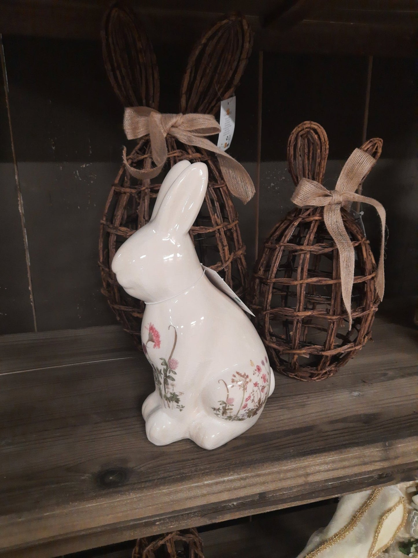 Oster-Hase Keramik Blumenwiese - Frühlingsdeko Landhausstil Clayre & Eef {{ Shabby Chic und Landhaus Deko }} {{ www.Stein-Alt.de }}
