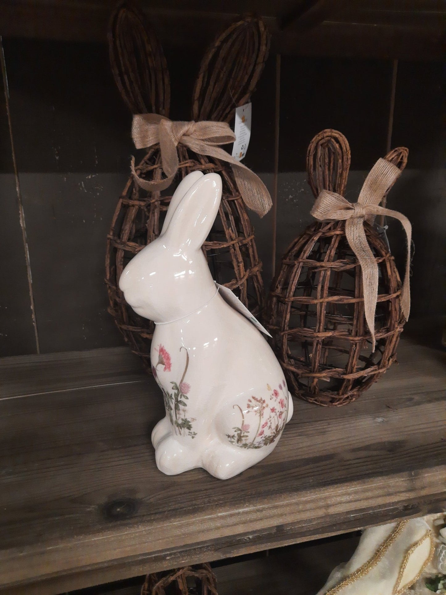 Oster-Hase Keramik Blumenwiese - Frühlingsdeko Landhausstil Clayre & Eef {{ Shabby Chic und Landhaus Deko }} {{ www.Stein-Alt.de }}