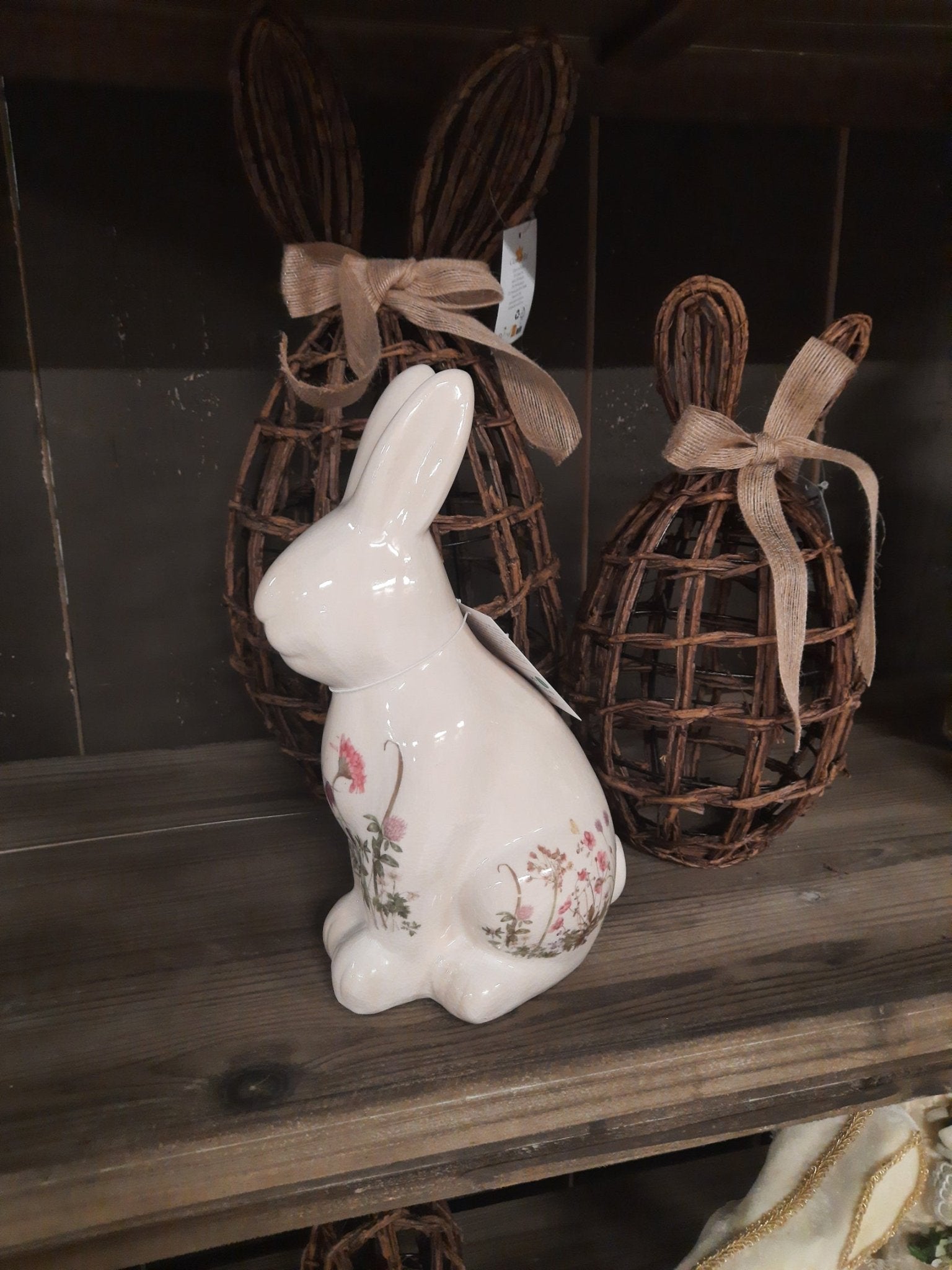 Oster-Hase Keramik Blumenwiese - Frühlingsdeko Landhausstil Clayre & Eef {{ Shabby Chic und Landhaus Deko }} {{ www.Stein-Alt.de }}