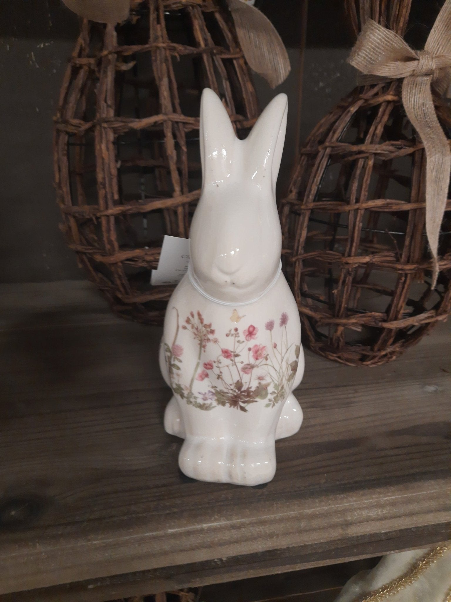 Oster-Hase Keramik Blumenwiese - Frühlingsdeko Landhausstil Clayre & Eef {{ Shabby Chic und Landhaus Deko }} {{ www.Stein-Alt.de }}