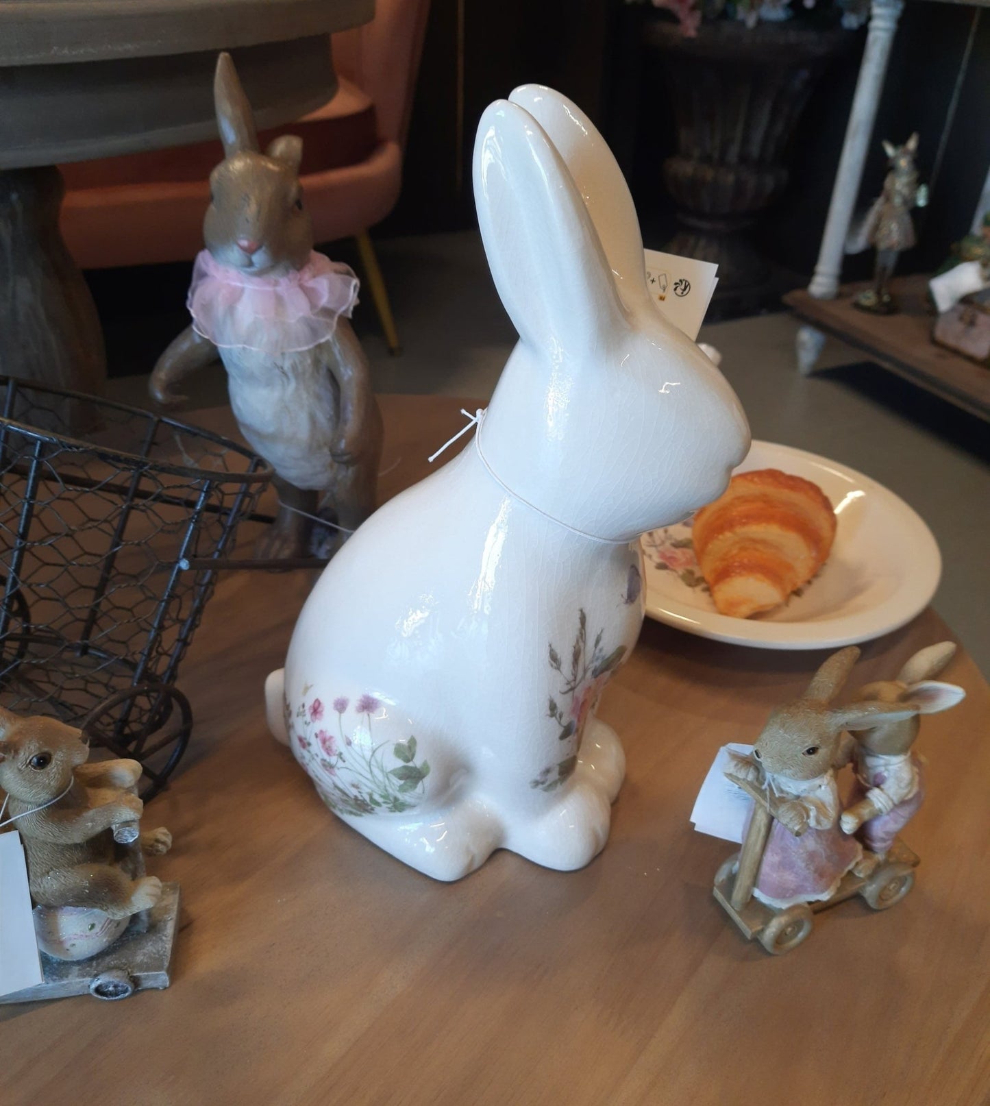 Oster-Hase Keramik Blumenwiese - Frühlingsdeko Landhausstil Clayre & Eef {{ Shabby Chic und Landhaus Deko }} {{ www.Stein-Alt.de }}