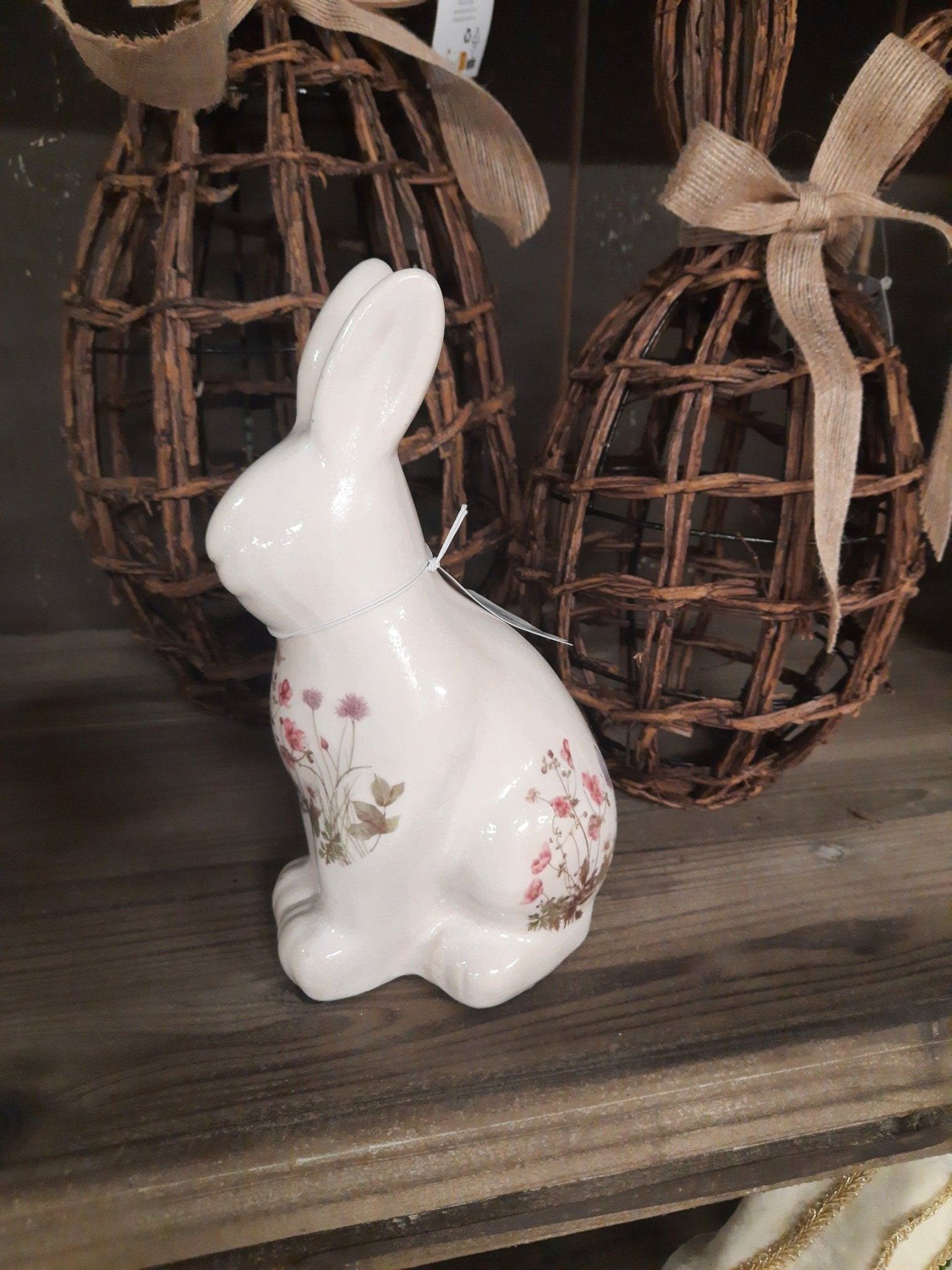 Oster-Hase Keramik Blumenwiese - Frühlingsdeko Landhausstil Clayre & Eef {{ Shabby Chic und Landhaus Deko }} {{ www.Stein-Alt.de }}