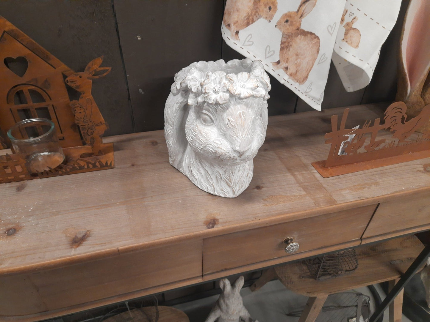 Pflanztopf Hase Grau-Braun Steinguss - Blumentopf Ostern Frühling Landhausstil {{ Shabby Chic und Landhaus Deko }} {{ www.Stein-Alt.de }}