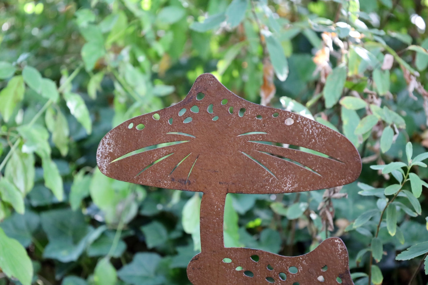 Pilz Gartenspieß Metall 55 cm – Herbstdeko Garten Braun {{ Shabby Chic und Landhaus Deko }} {{ www.Stein-Alt.de }}