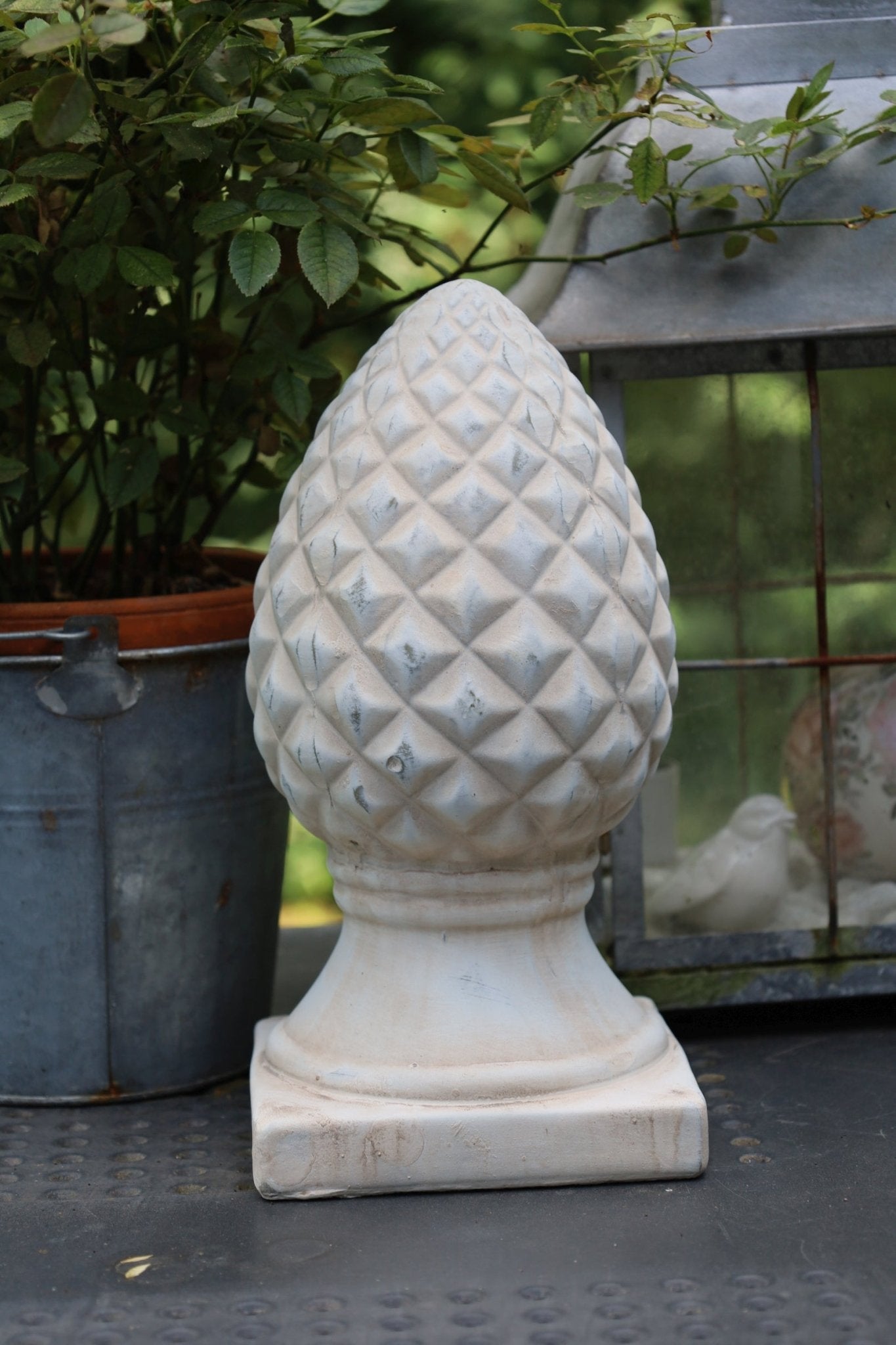 Pinienzapfen Terracotta | Garten-Deko Landhausstil für Balkon & Garten {{ Shabby Chic und Landhaus Deko }} {{ www.Stein-Alt.de }}