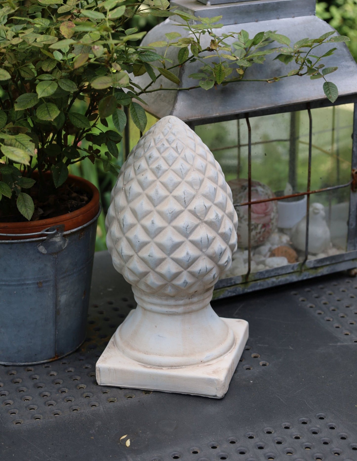 Pinienzapfen Terracotta | Garten-Deko Landhausstil für Balkon & Garten {{ Shabby Chic und Landhaus Deko }} {{ www.Stein-Alt.de }}