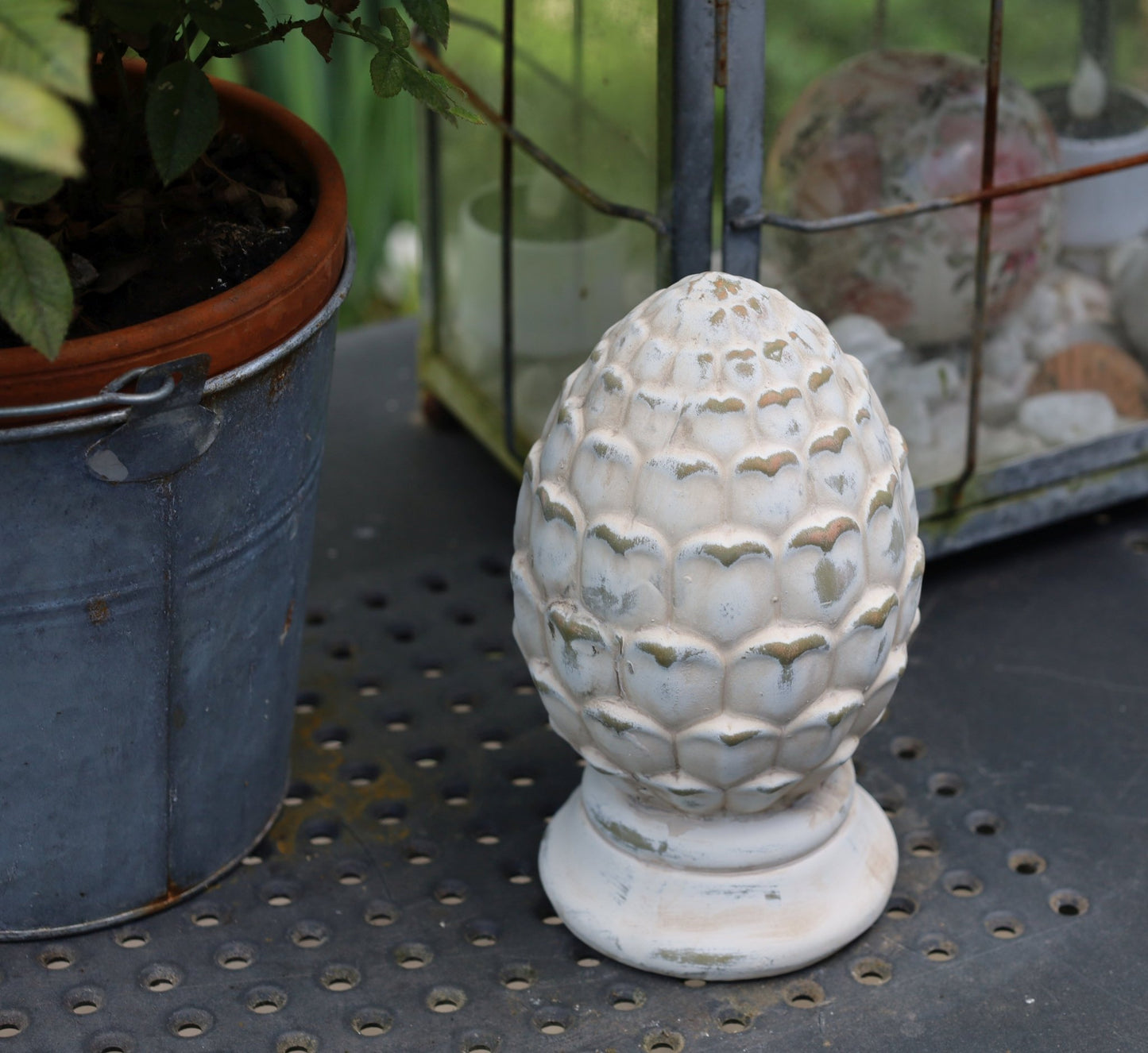 Pinienzapfen Terracotta | Garten-Deko Landhausstil für Balkon & Garten {{ Shabby Chic und Landhaus Deko }} {{ www.Stein-Alt.de }}