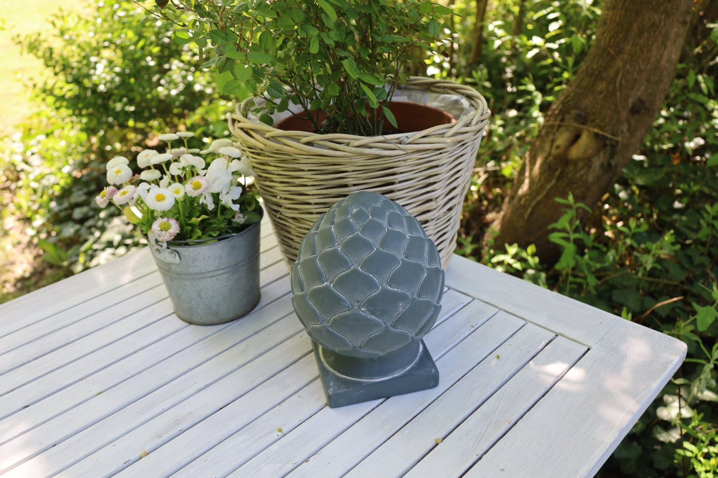 Pinienzapfen Terracotta Grau – Große Gartendeko im Landhausstil | Clayre & Eef {{ Shabby Chic und Landhaus Deko }} {{ www.Stein-Alt.de }}