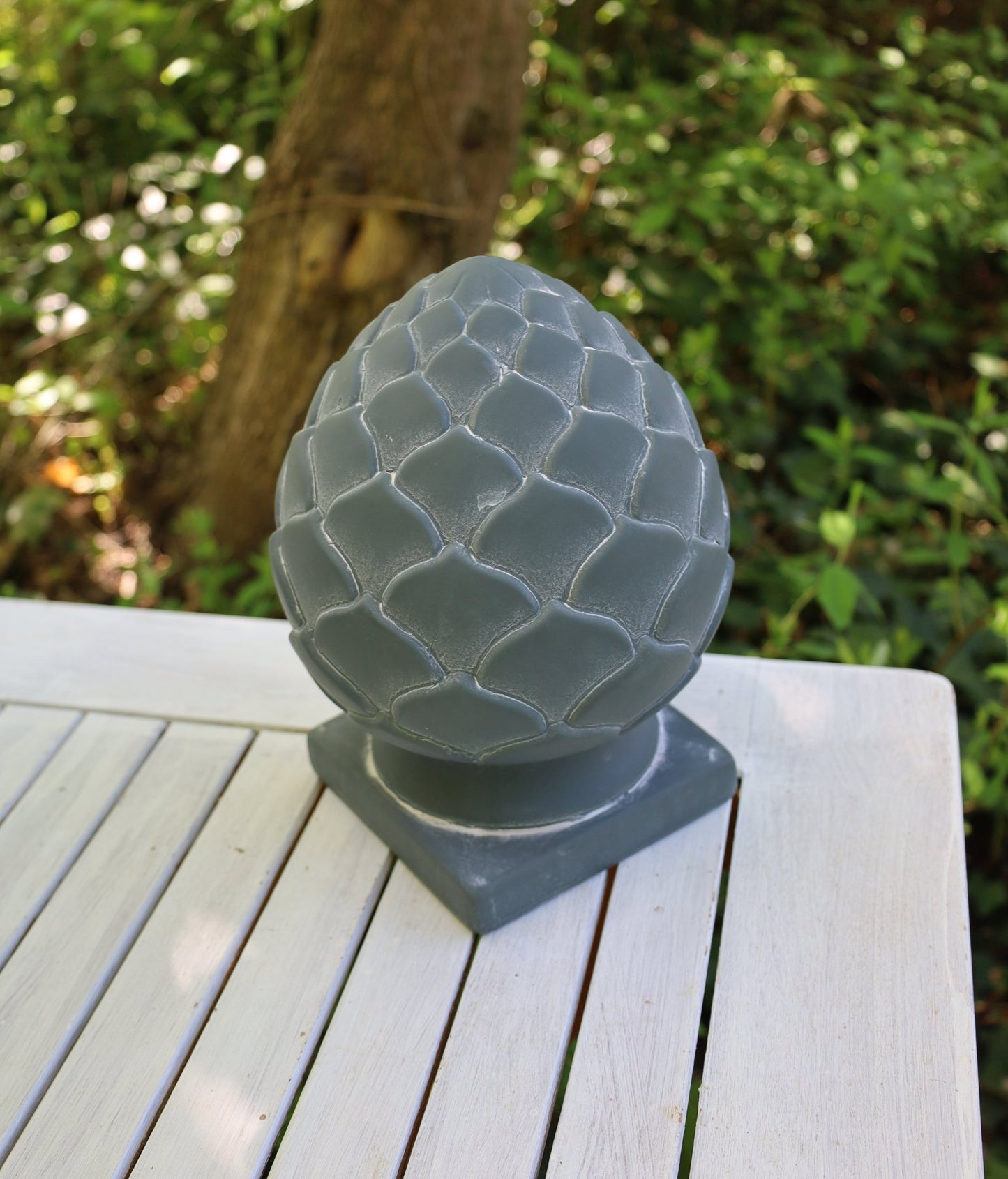 Pinienzapfen Terracotta Grau – Große Gartendeko im Landhausstil | Clayre & Eef {{ Shabby Chic und Landhaus Deko }} {{ www.Stein-Alt.de }}