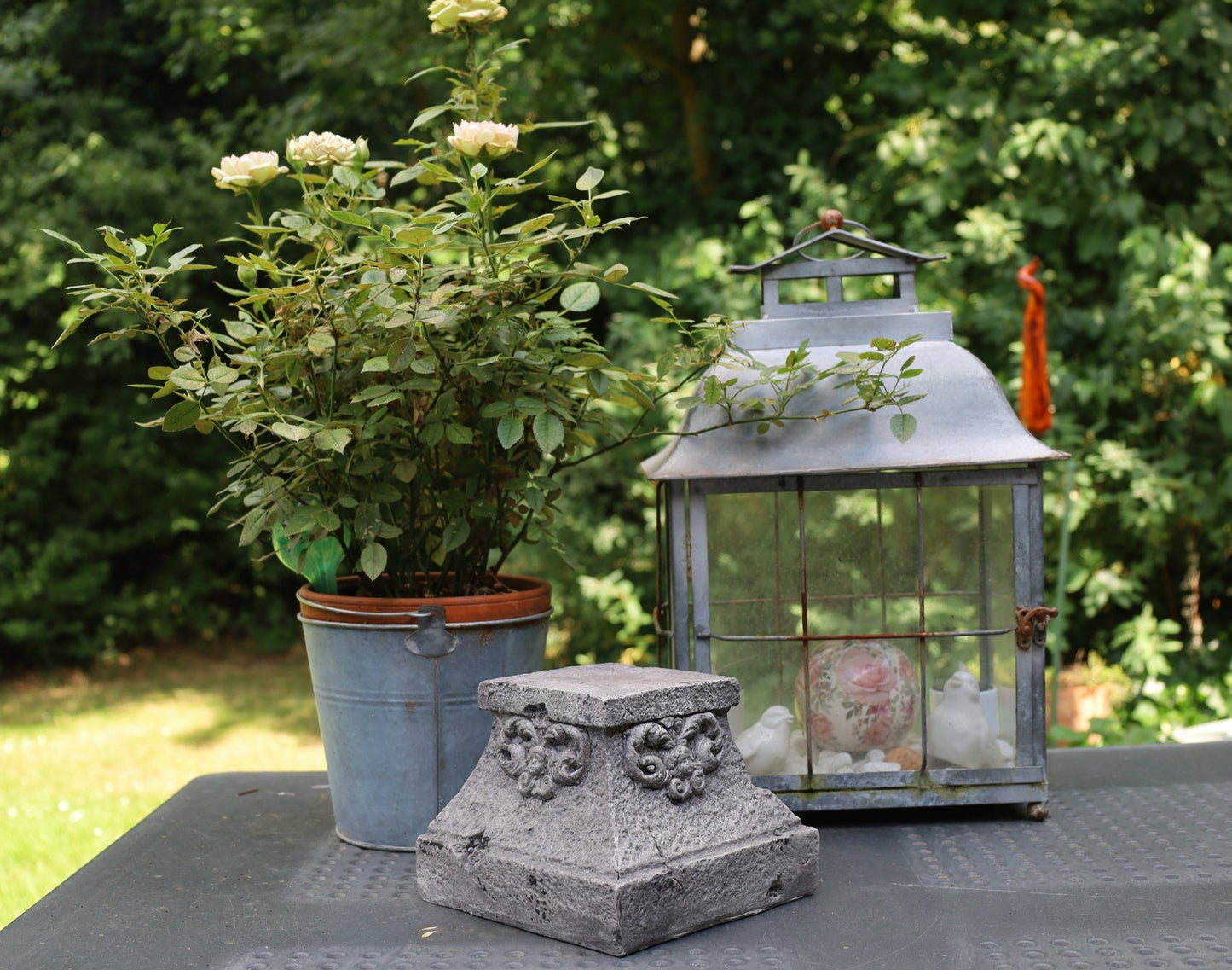 Podest für Blumenkübel Grau 18x18x14cm - Shabby Chic Gartendekoration {{ Shabby Chic und Landhaus Deko }} {{ www.Stein-Alt.de }}