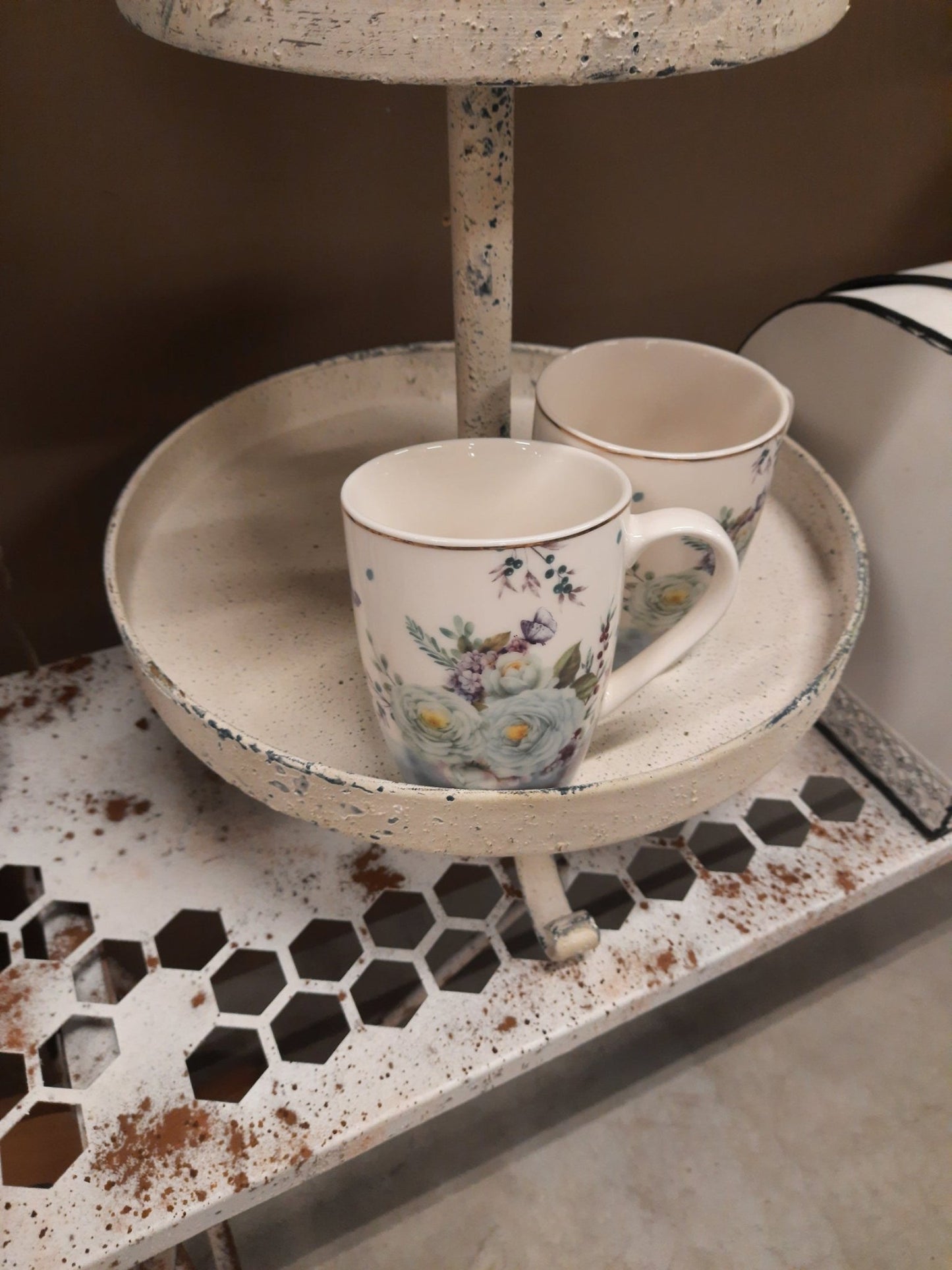 Porzellan Geschirr Blau-Weiß Blumen & Schmetterlinge – Mix & Match Landhausstil {{ Shabby Chic und Landhaus Deko }} {{ www.Stein-Alt.de }}