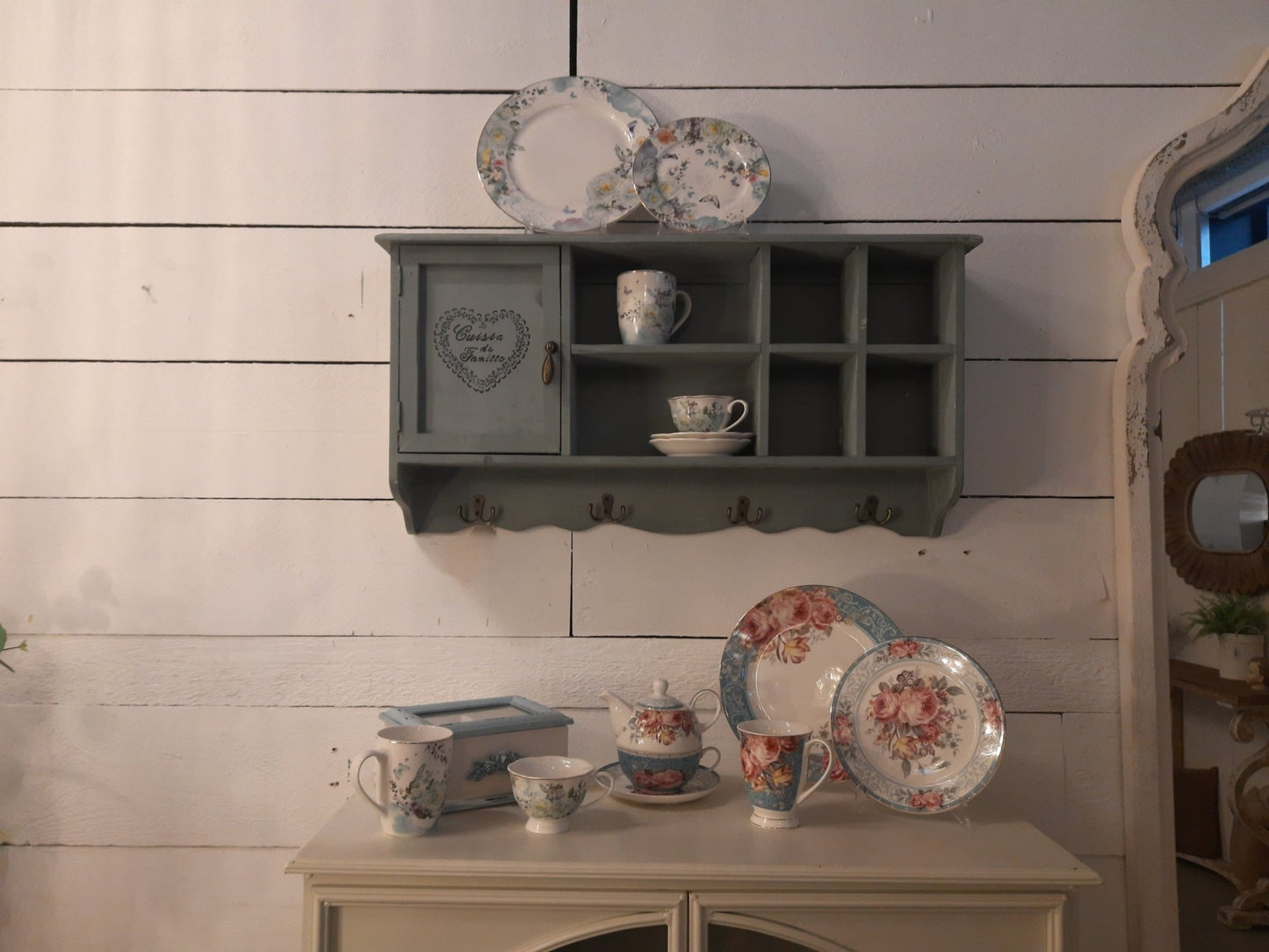 Hängeschrank Wandregal aus Holz Blau-Grün mit Haken - Shabby Chic Aufbewahrungsschrank {{ Shabby Chic und Landhaus Deko }} {{ www.Stein-Alt.de }}