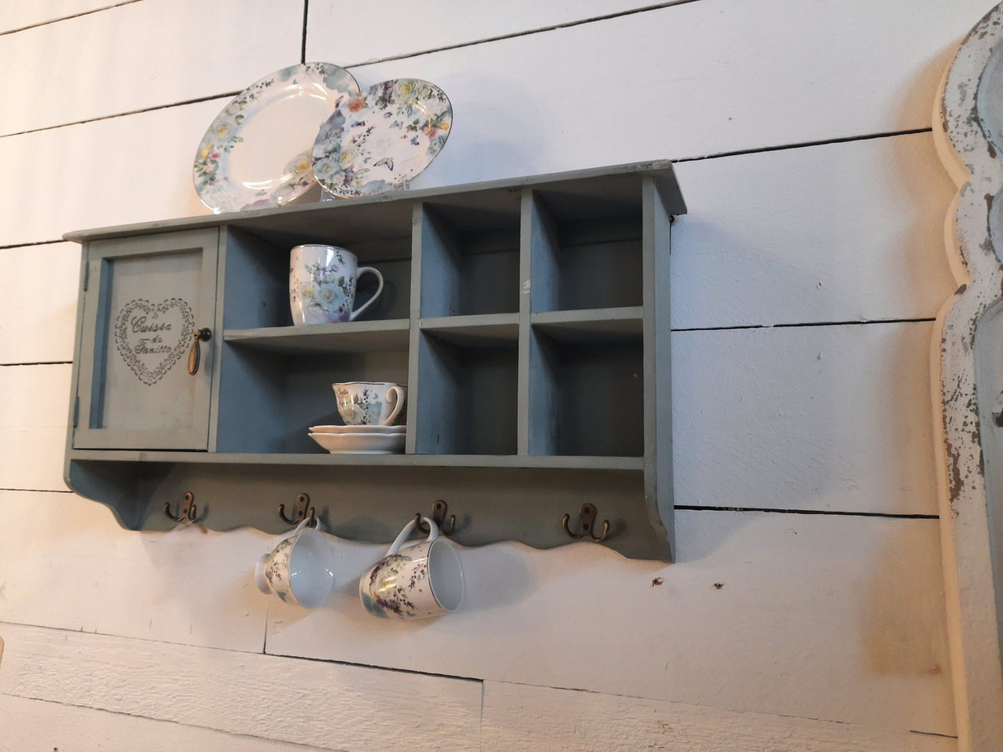 Hängeschrank Wandregal aus Holz Blau-Grün mit Haken - Shabby Chic Aufbewahrungsschrank {{ Shabby Chic und Landhaus Deko }} {{ www.Stein-Alt.de }}